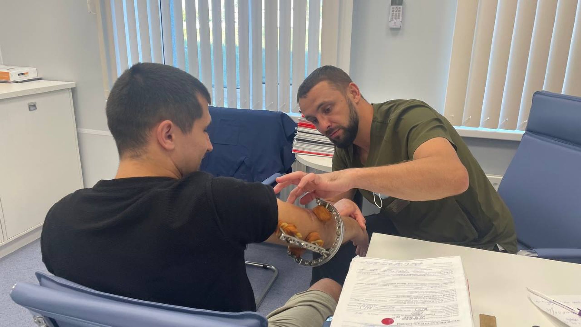 спасение пациента, травматология, мотоциклы,