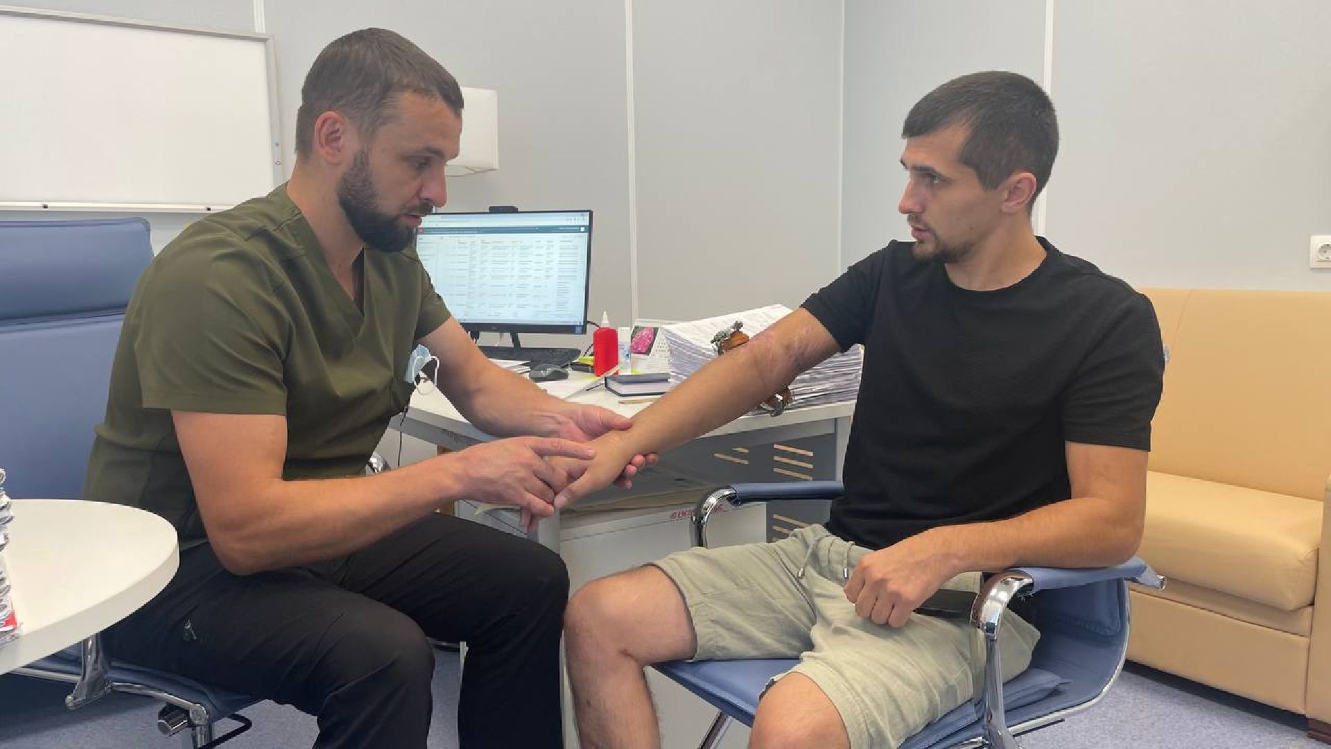 спасение пациента, травматология, мотоциклы,