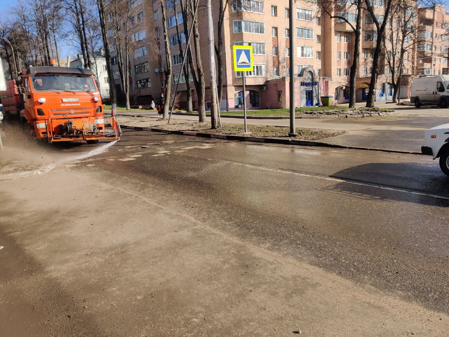 Красноармейск, уборка улиц, влажная уборка, школьный двор,