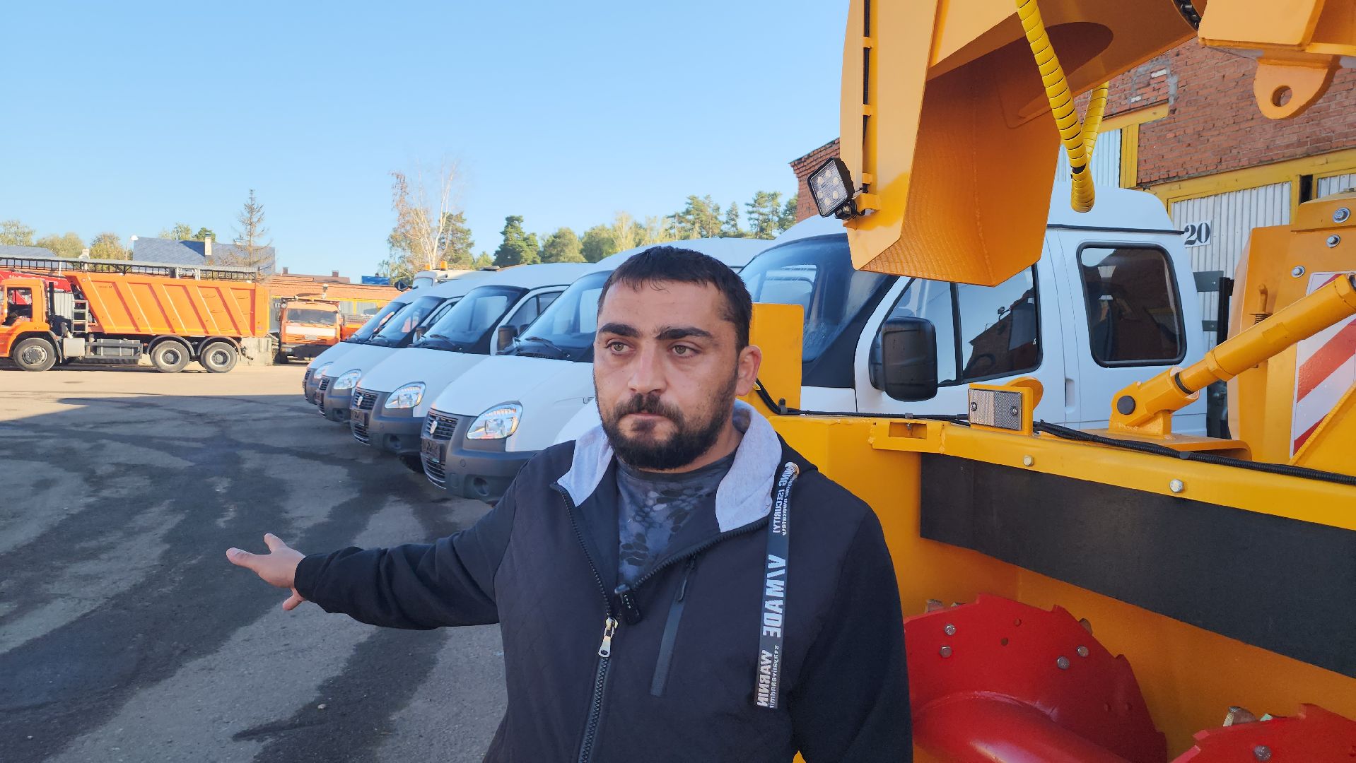 серпухов, комбинат благоустройства, новая техника, улица Екатерины Дашковой, погрузчик-очиститель,