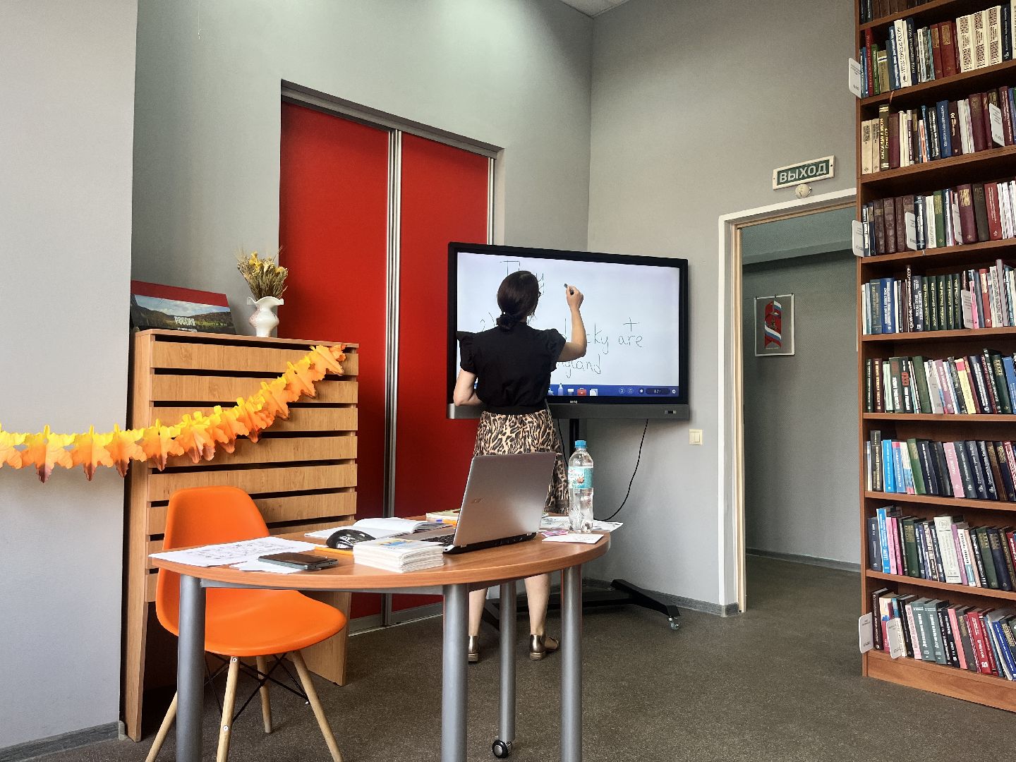 кружки, секции, занятия, занятия по английскому, английский язык,