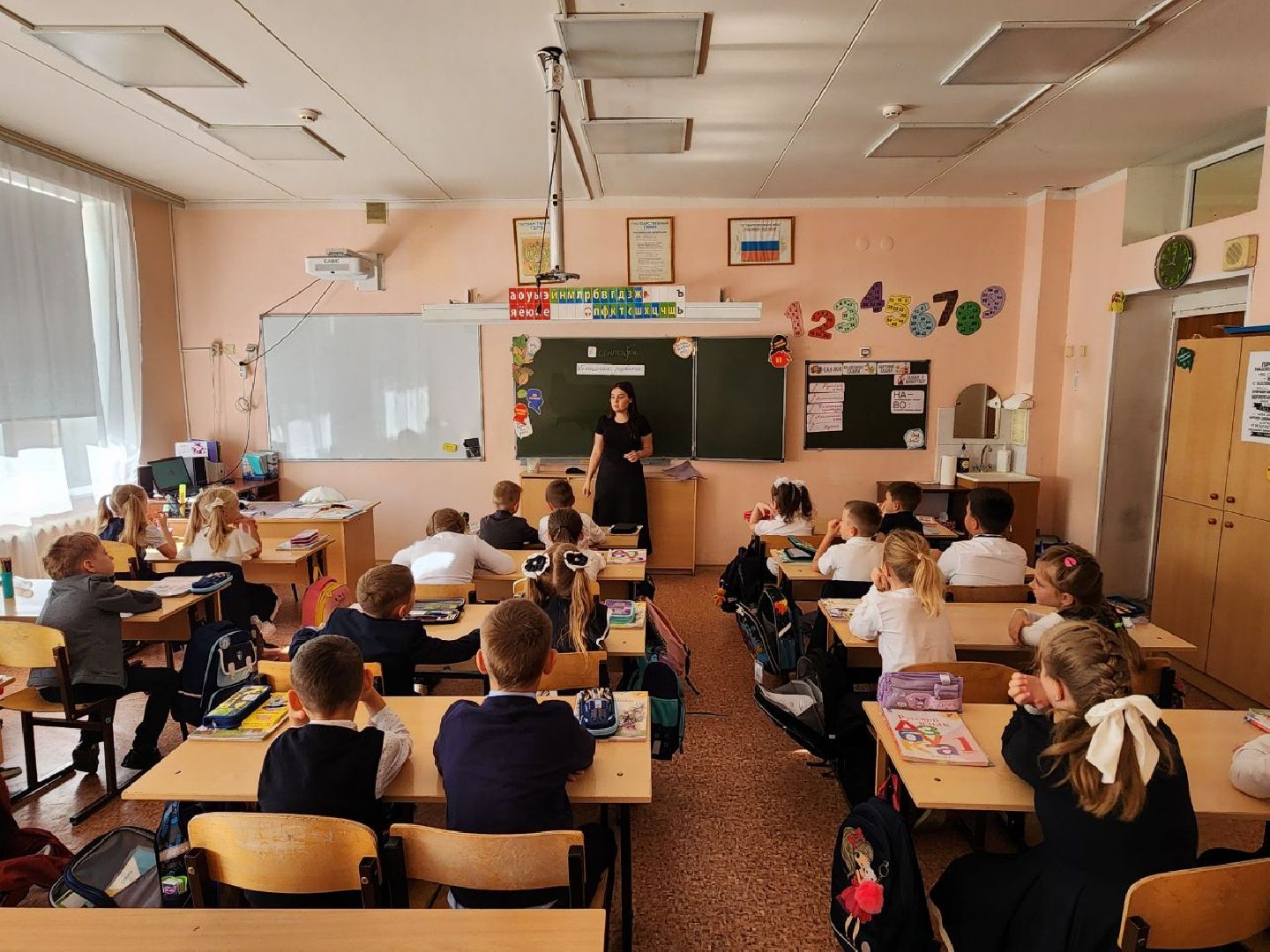 Чехов, школа 3, начальные классы, новый учитель, новый педагог, молодой преподаватель
