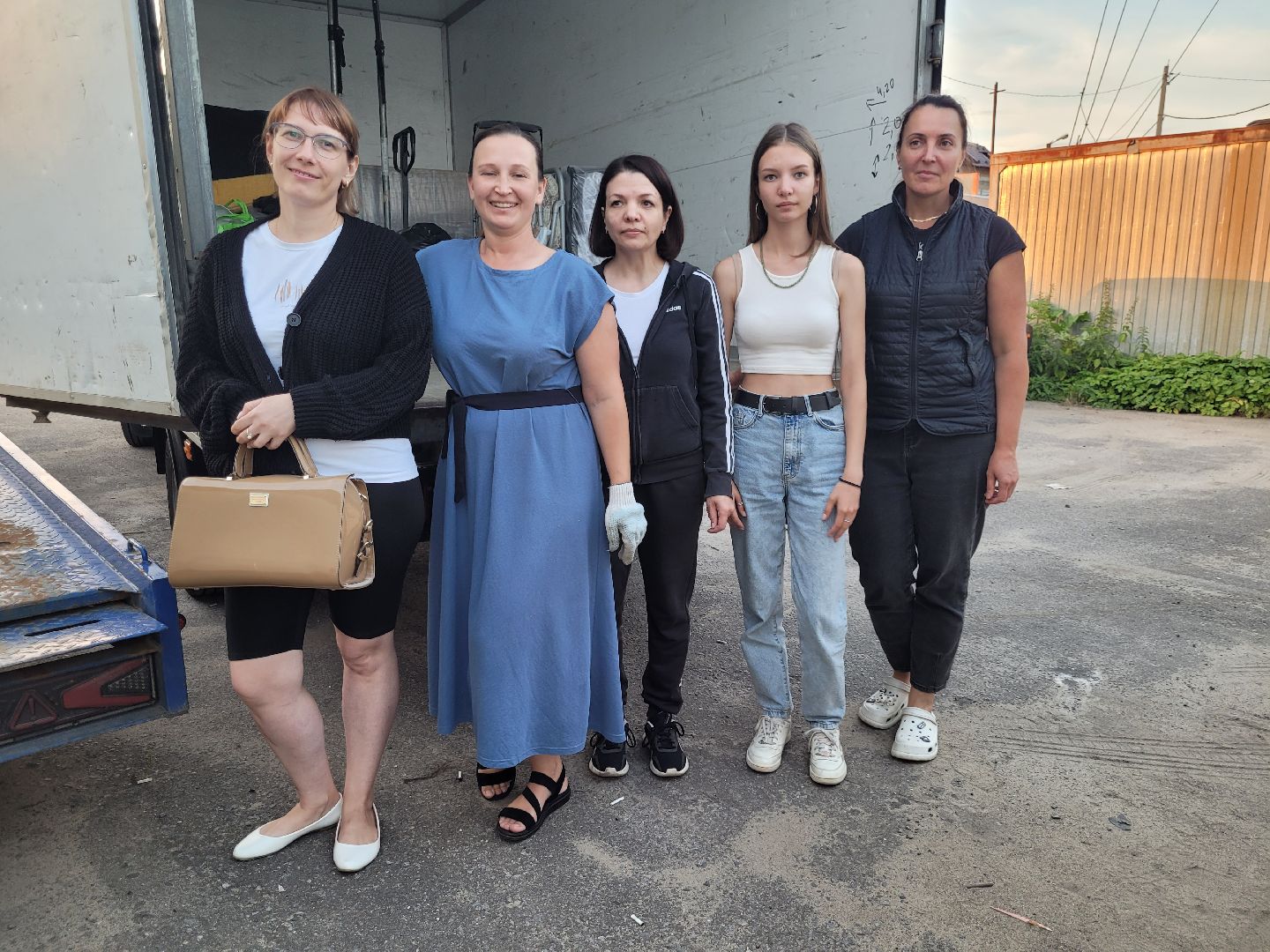 благотворительность, экоцентр Чисто и просто, вещи первой необходимости, раскладушки, канцтовары, хозтовары,