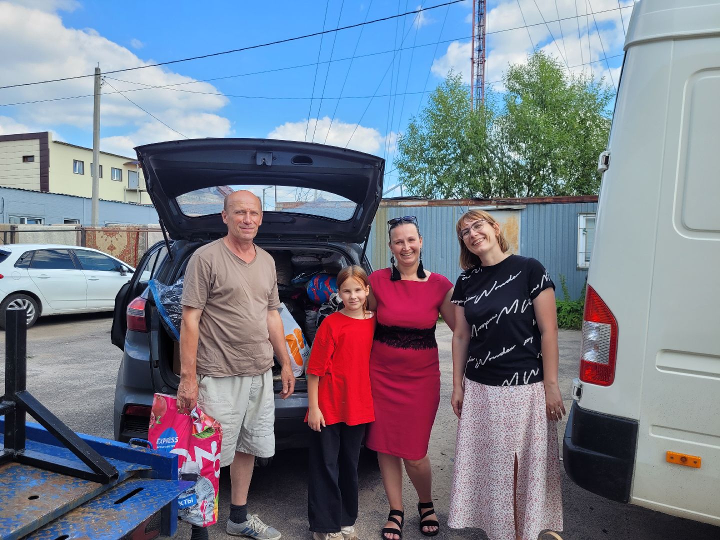 благотворительность, экоцентр Чисто и просто, вещи первой необходимости, раскладушки, канцтовары, хозтовары,