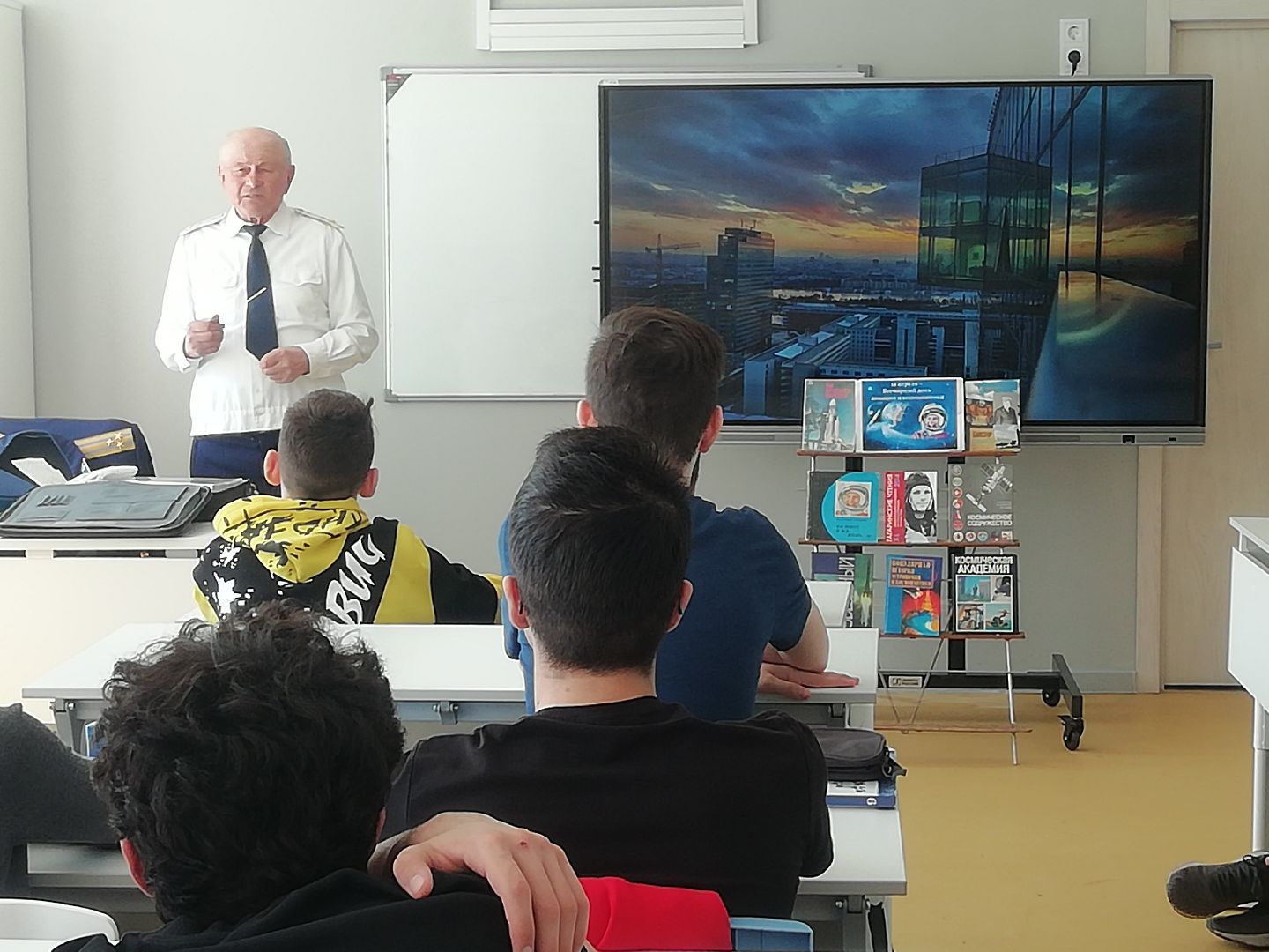 День космонавтики, Введенская школа, Юрий Гагарин, гибель Гагарина, открытый урок, ветеран полигона ПВО, история космонавтики