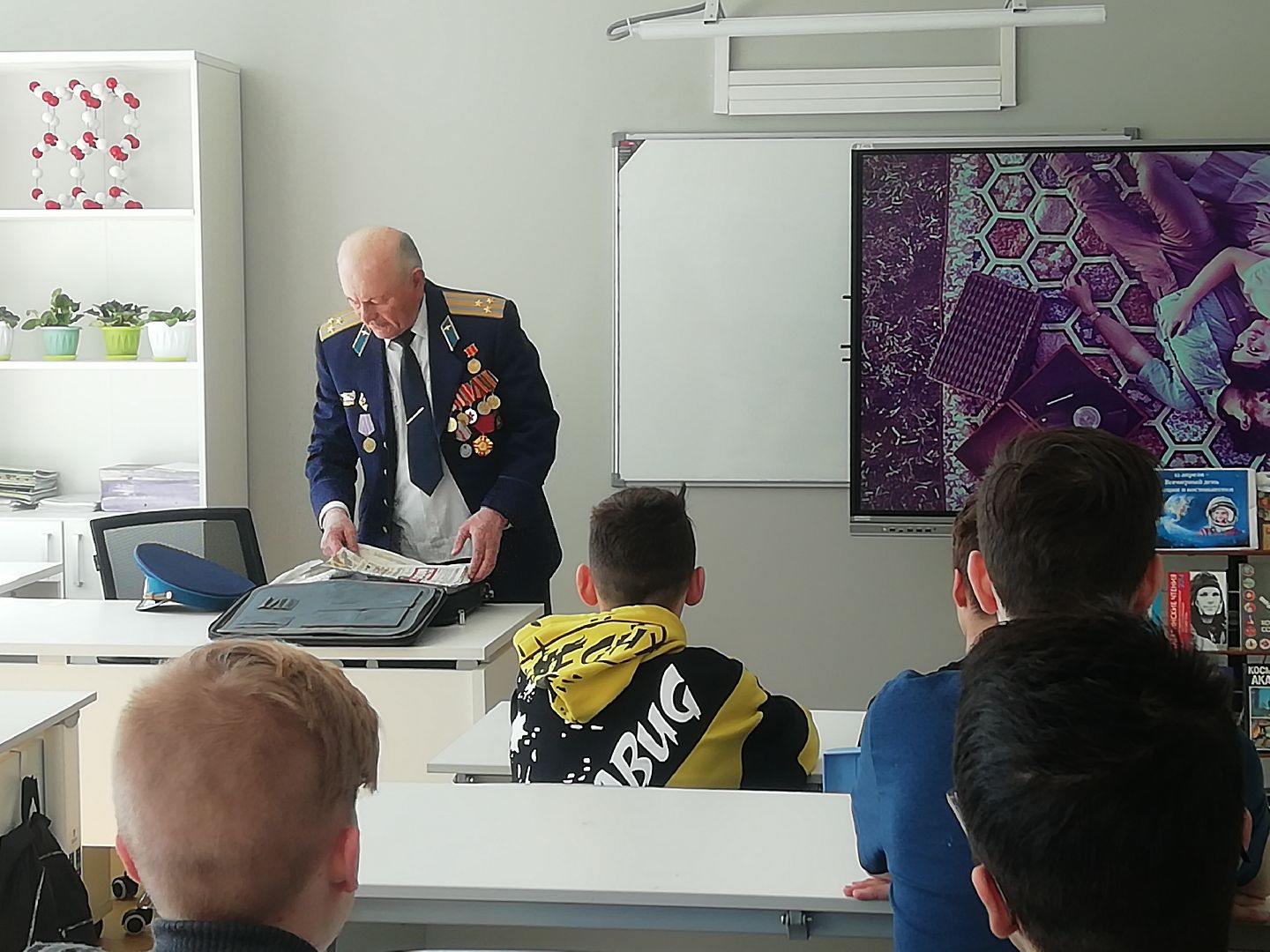 День космонавтики, Введенская школа, Юрий Гагарин, гибель Гагарина, открытый урок, ветеран полигона ПВО, история космонавтики