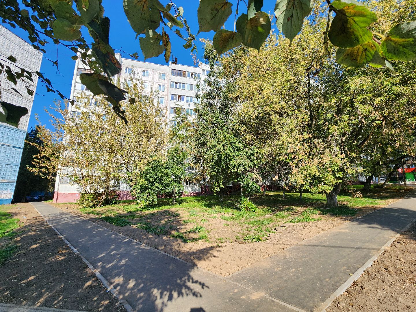 Чехов, улица Дружбы, комплексное благоустройство двора, дворовая территория, детская игровая площадка, парковки, тротуары, проезды, освещение, озеленение, формирование комфортной городской среды,