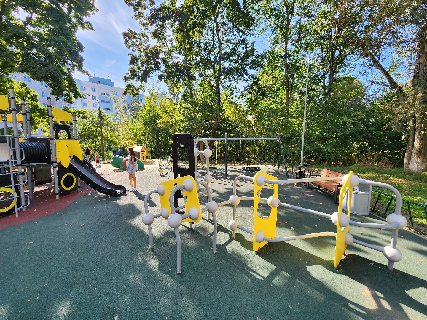 Чехов, улица Дружбы, комплексное благоустройство двора, дворовая территория, детская игровая площадка, парковки, тротуары, проезды, освещение, озеленение, формирование комфортной городской среды,