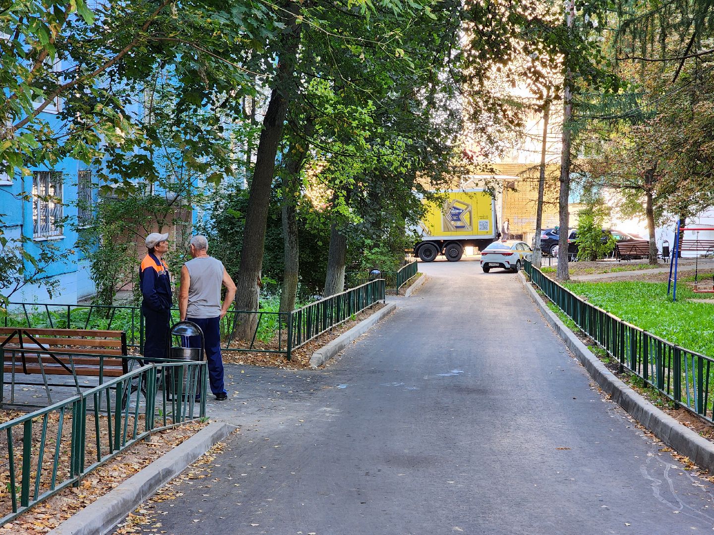 Чехов, улица Дружбы, комплексное благоустройство двора, дворовая территория, детская игровая площадка, парковки, тротуары, проезды, освещение, озеленение, формирование комфортной городской среды,