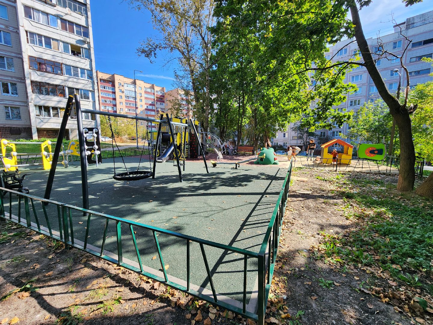 Чехов, улица Дружбы, комплексное благоустройство двора, дворовая территория, детская игровая площадка, парковки, тротуары, проезды, освещение, озеленение, формирование комфортной городской среды,