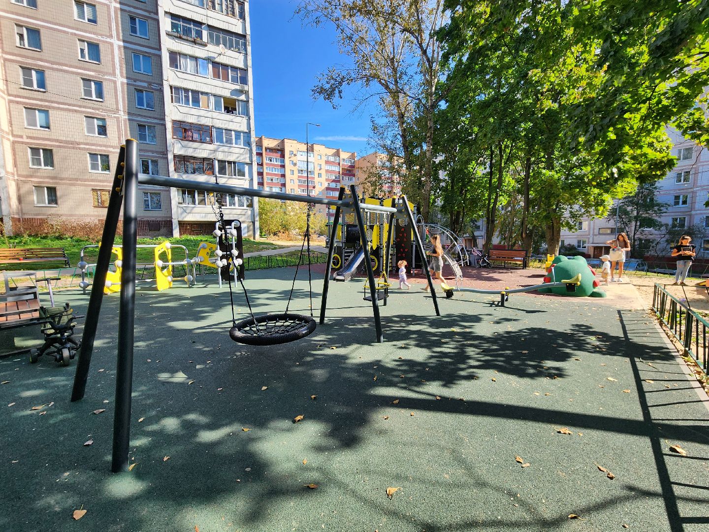 Чехов, улица Дружбы, комплексное благоустройство двора, дворовая территория, детская игровая площадка, парковки, тротуары, проезды, освещение, озеленение, формирование комфортной городской среды,