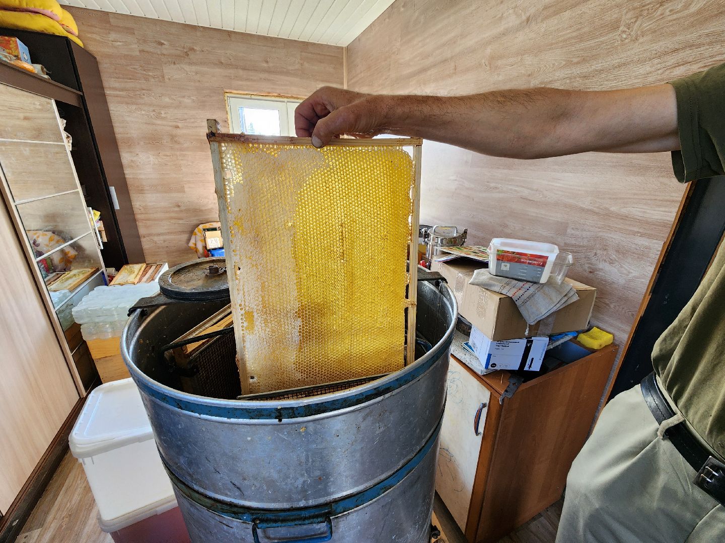 Чехов, деревня Чепелево, КФХ Вишневый сад, пчеловод Владимир Тычинин, фермерское хозяйство, грант, министерство сельского хозяйства и продовольствия Московской области,пчеловодство, производство меда,