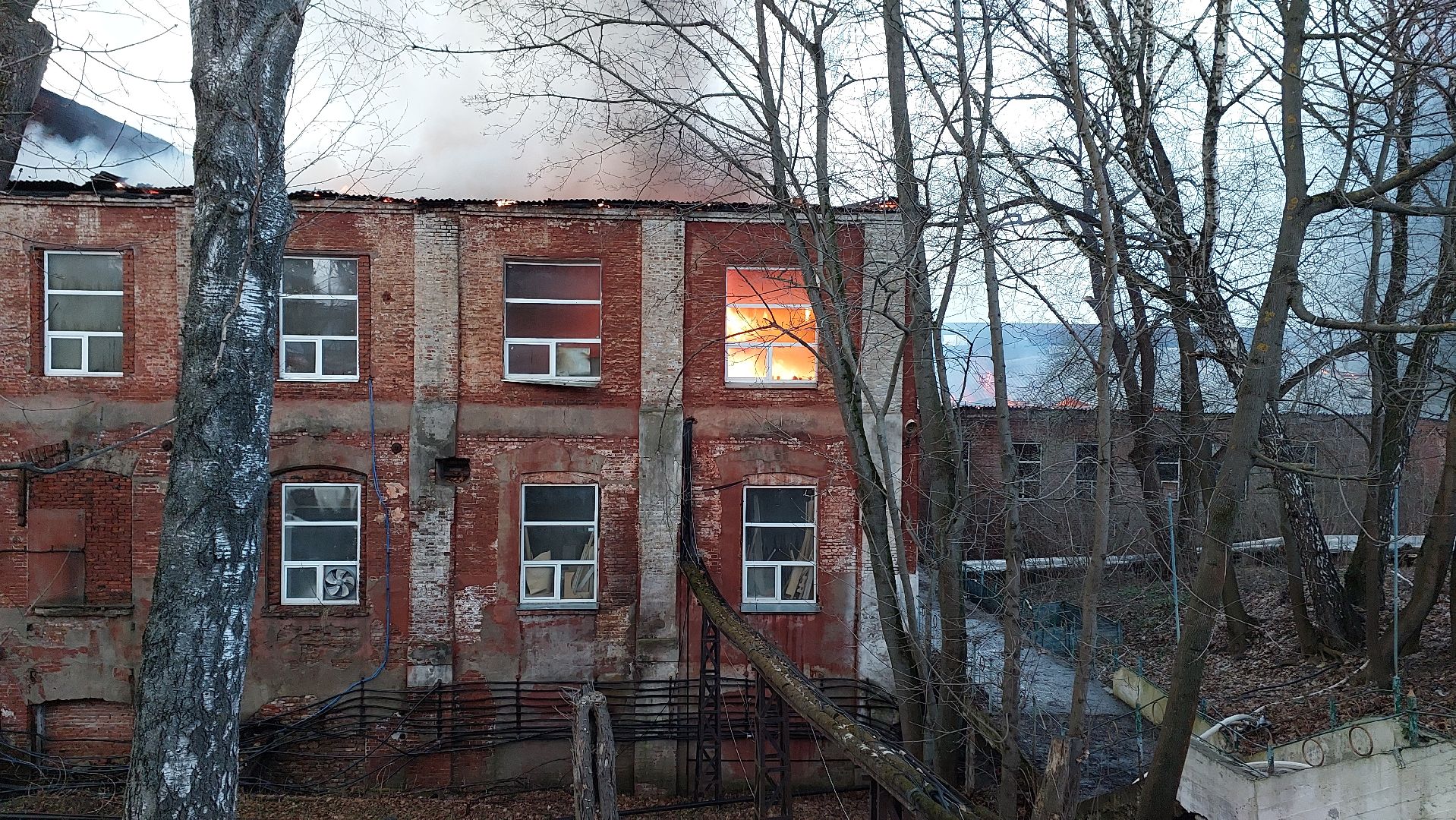 пожар, серпухов, мчс, чп, пожарные, бумажная фабрика