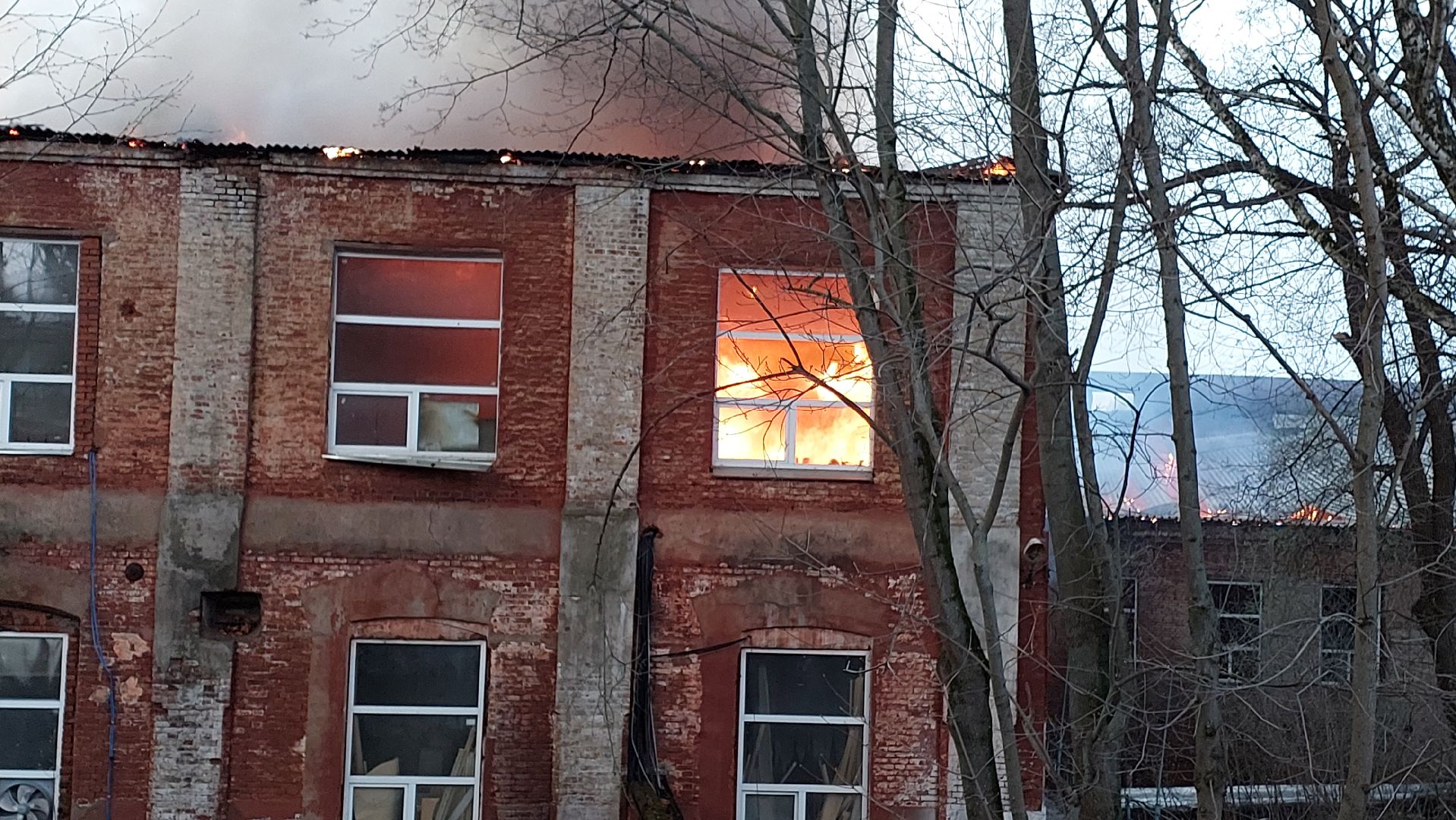 пожар, серпухов, мчс, чп, пожарные, бумажная фабрика