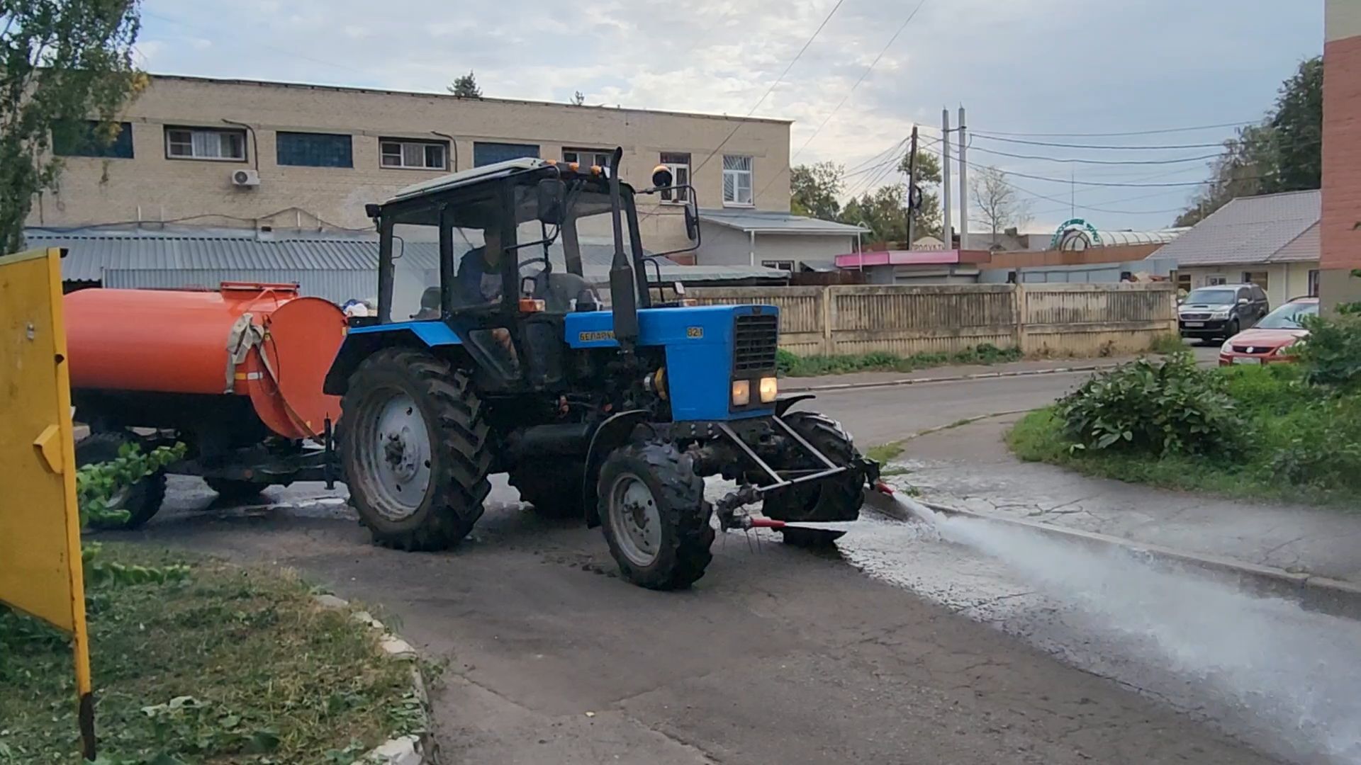 Бронницы, Уборка дворов осенью, механизированная уборка, Советская 112, Дорожные службы,