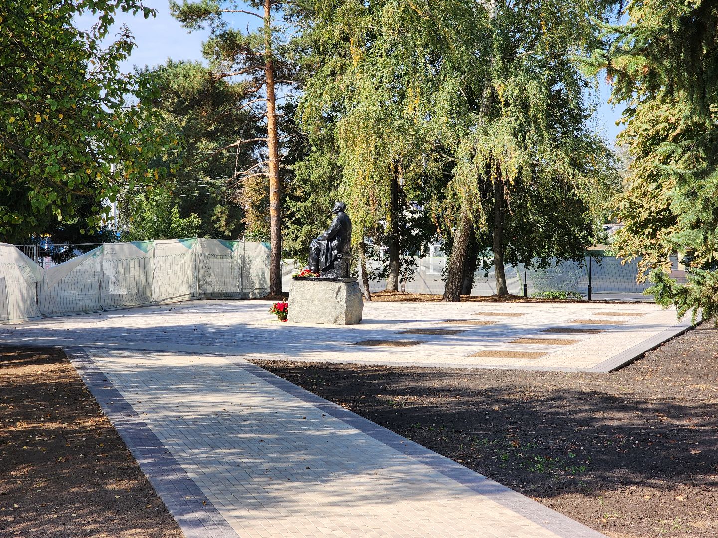 Чехов, бульвар Чехова, сквер Чехова, реконструкция, благоустройство, фонтан, пешеходные дорожки, озеленение, арт объекты, освещение, качели, нацпроект Жилье и городская среда, формирование комфортной городской среды,