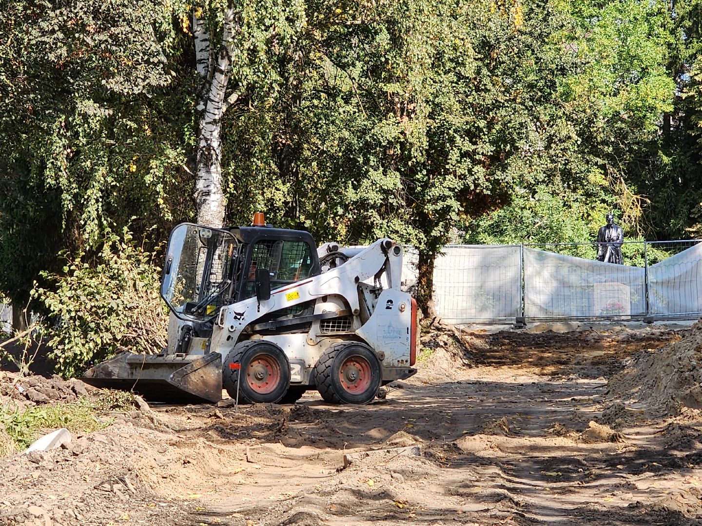 Чехов, бульвар Чехова, сквер Чехова, реконструкция, благоустройство, фонтан, пешеходные дорожки, озеленение, арт объекты, освещение, качели, нацпроект Жилье и городская среда, формирование комфортной городской среды,