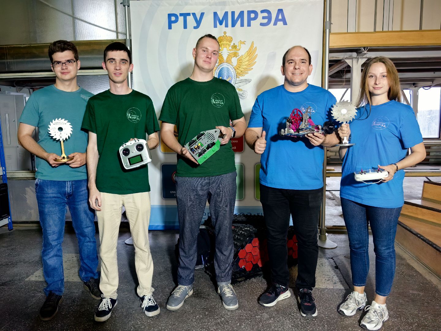 команды 2ФМ и 2ФМ2, форум Технопром, Робот PinkPong, робот GreenPong, бой, мини-роботы,