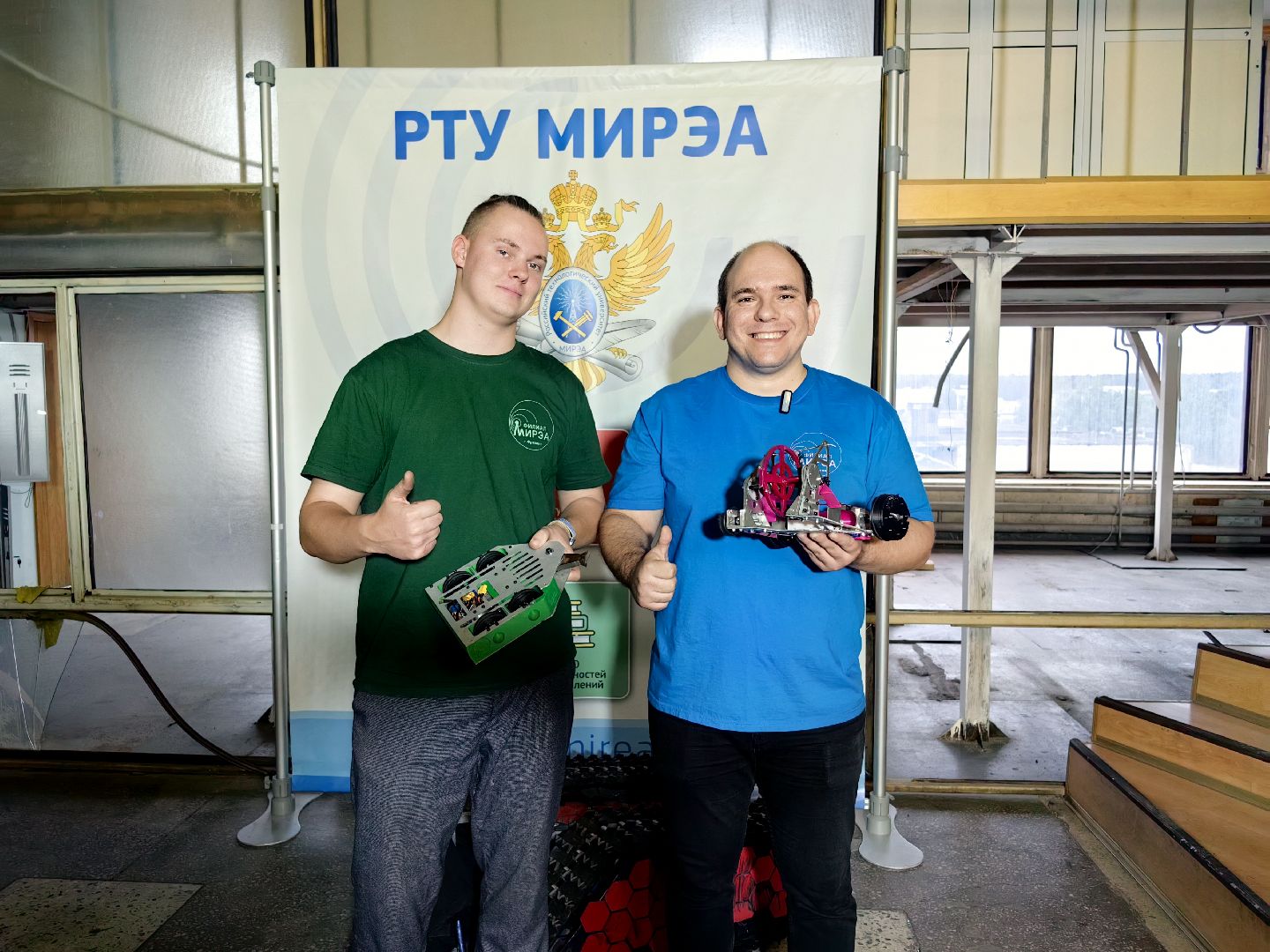 команды 2ФМ и 2ФМ2, форум Технопром, Робот PinkPong, робот GreenPong, бой, мини-роботы,