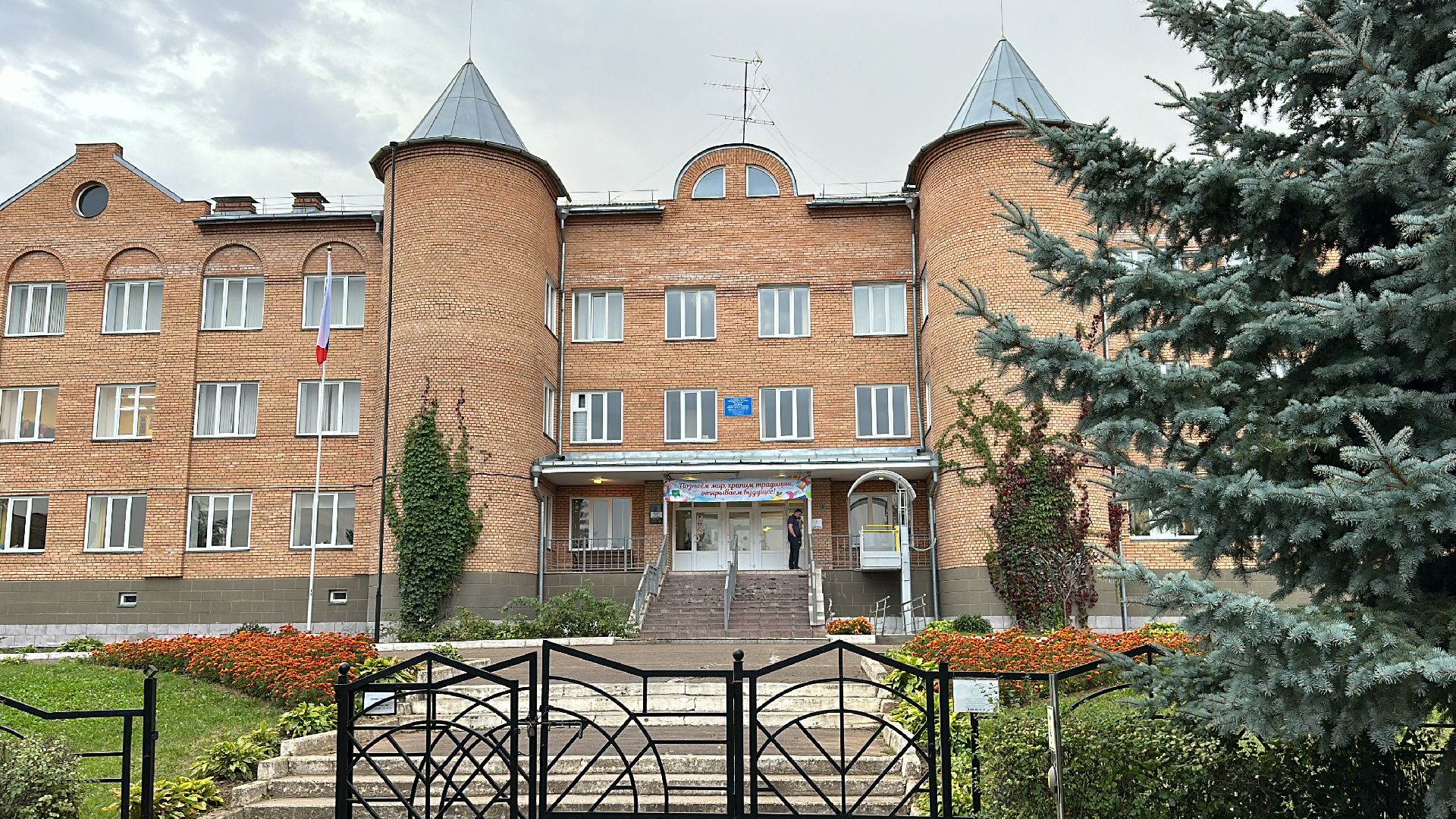 Клин, общество, люди, опиловка деревьев, выездная администрация,