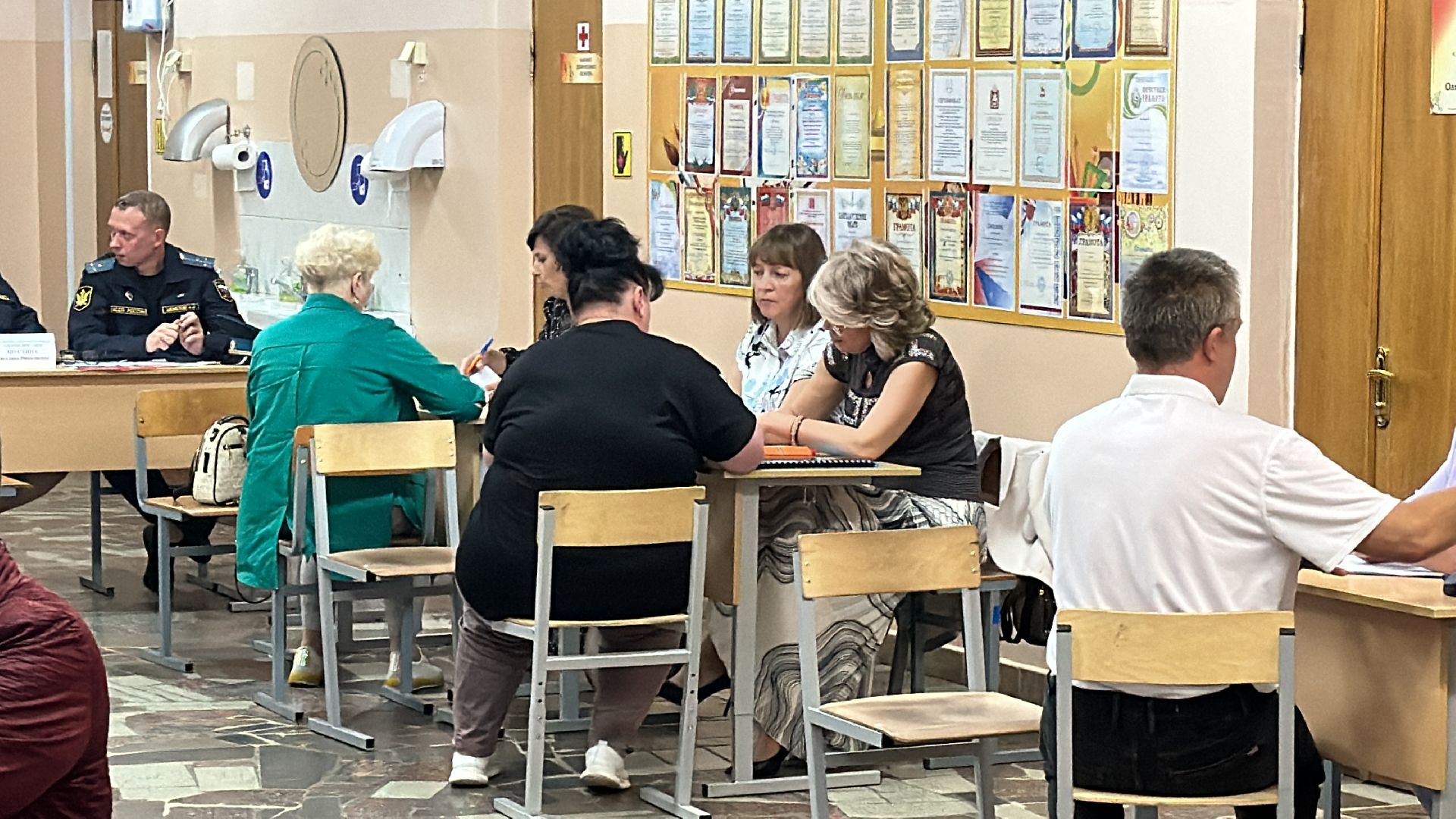 Клин, общество, люди, опиловка деревьев, выездная администрация,