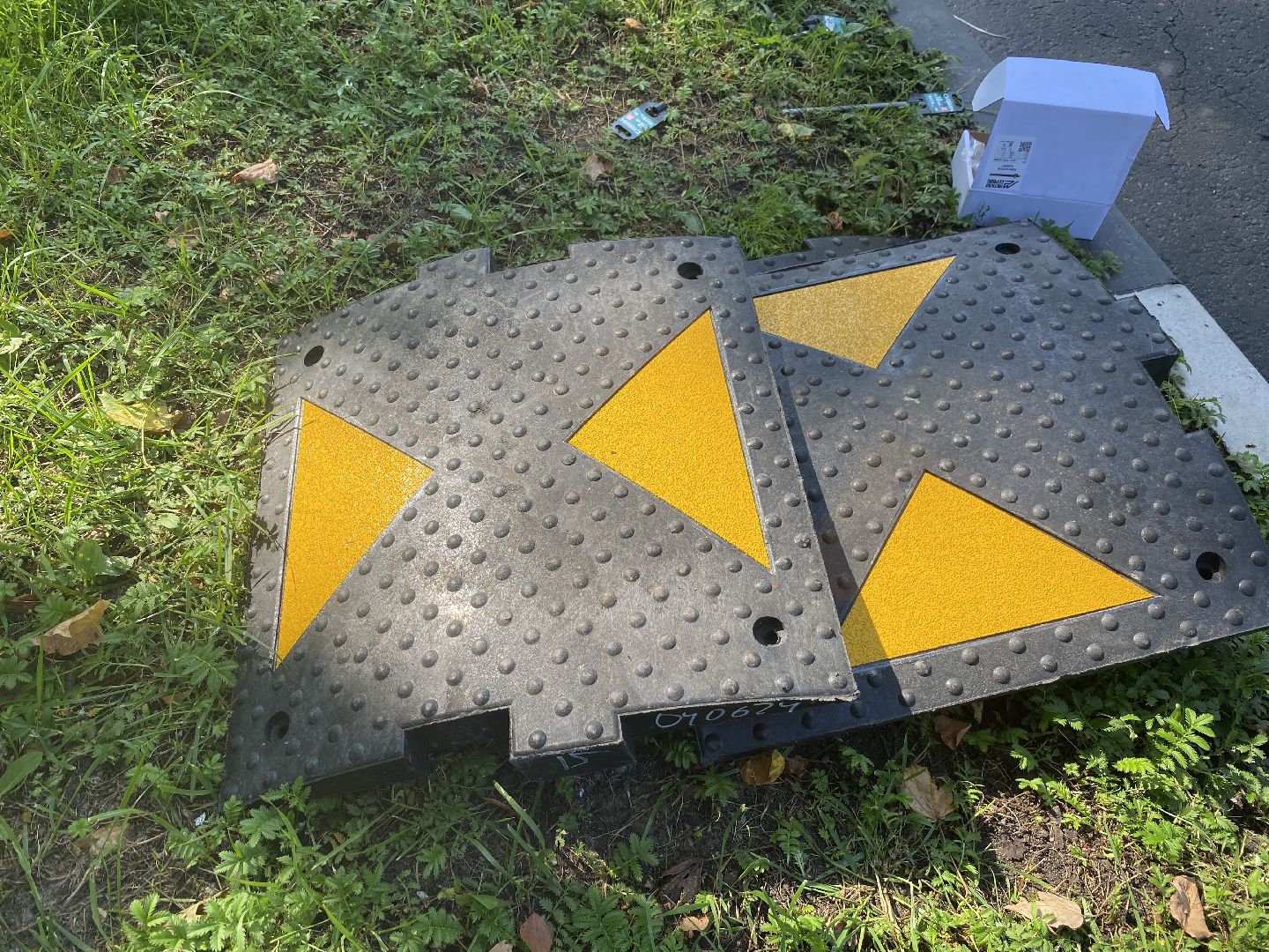 безопасность на дорогах, безопасность детей, светофор у школы, барьерные ограждения, ИДН на дороге,