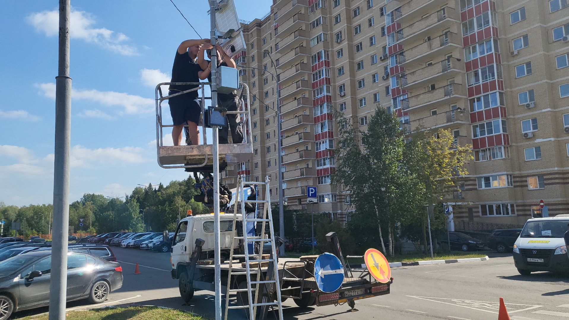 безопасность на дорогах, безопасность детей, светофор у школы, барьерные ограждения, ИДН на дороге,