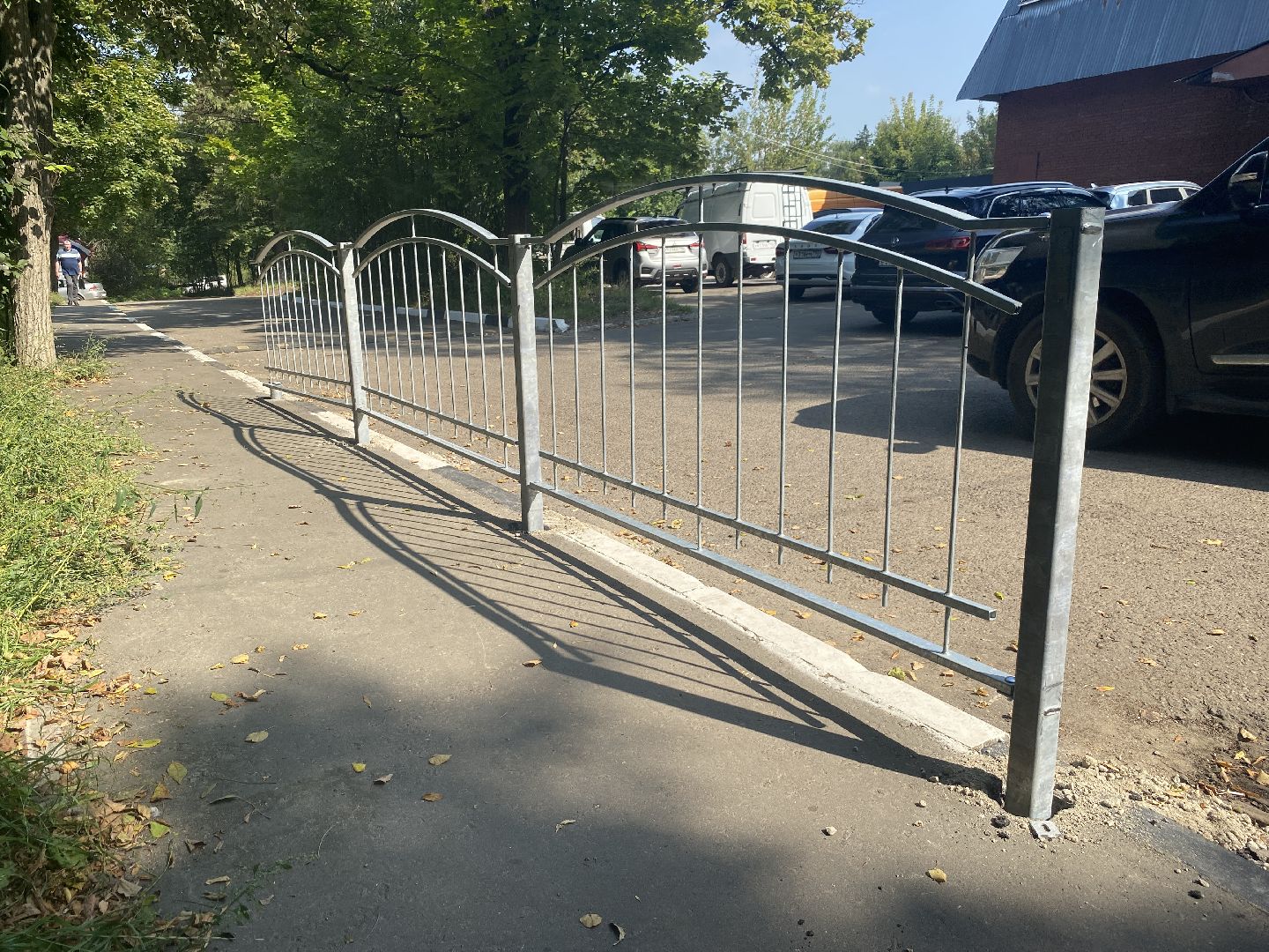 безопасность на дорогах, безопасность детей, светофор у школы, барьерные ограждения, ИДН на дороге,