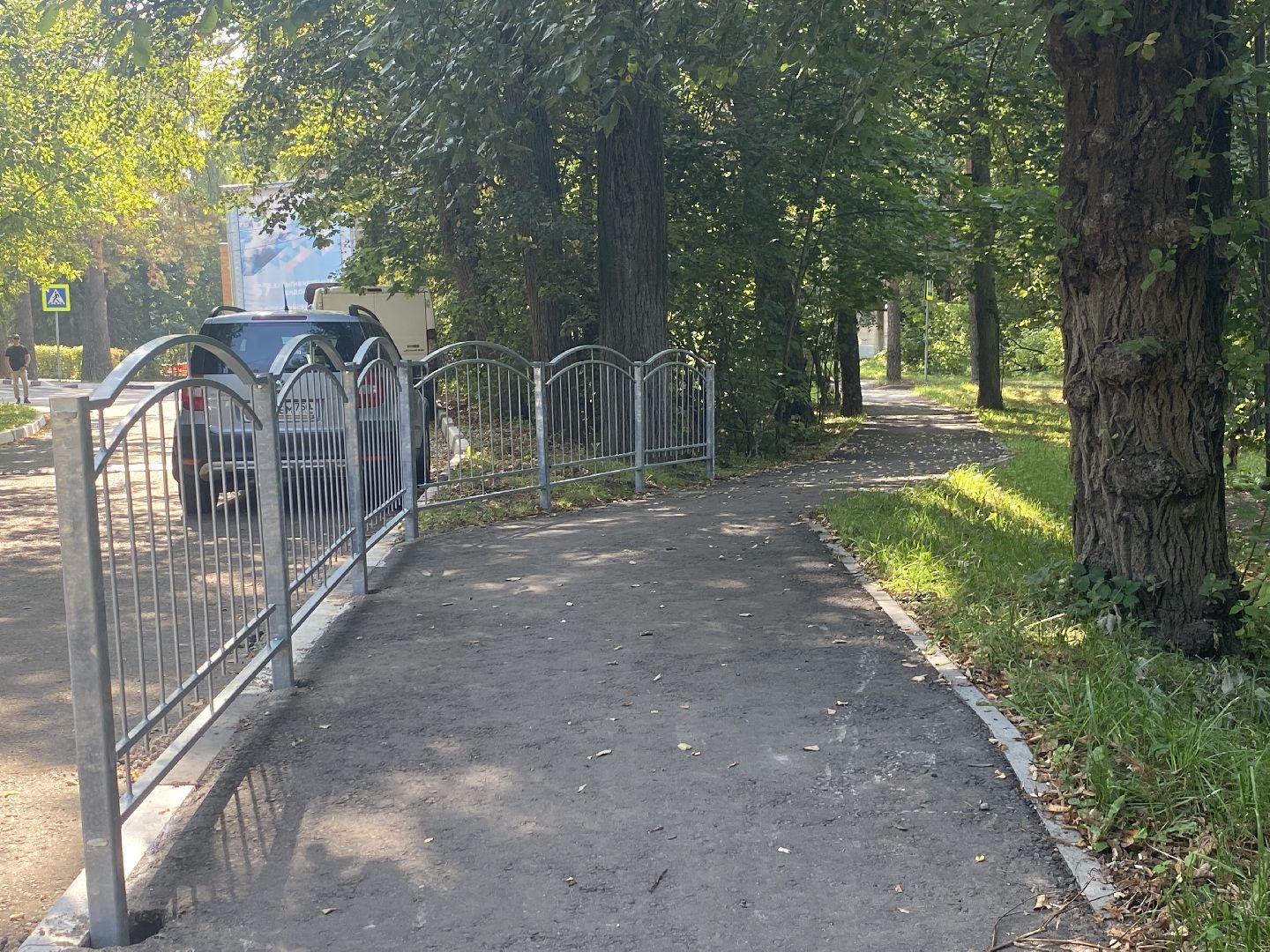 безопасность на дорогах, безопасность детей, светофор у школы, барьерные ограждения, ИДН на дороге,