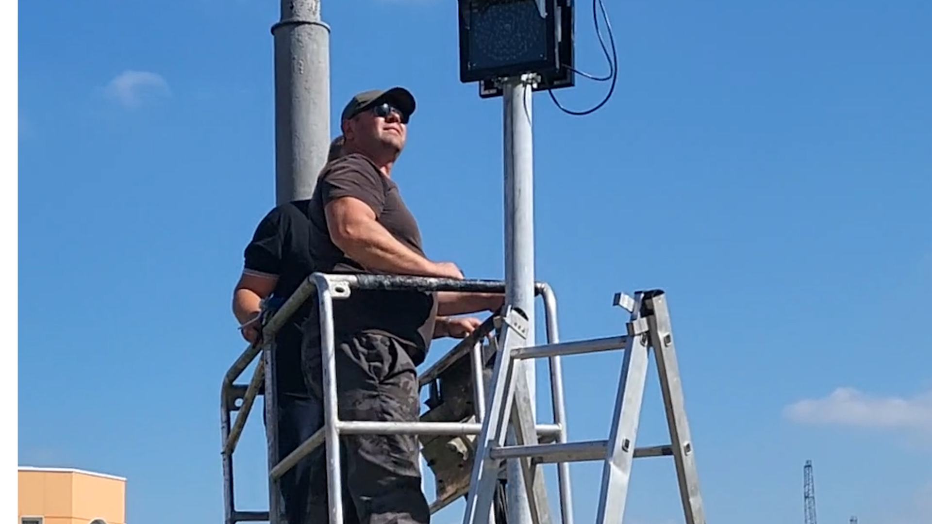 безопасность на дорогах, безопасность детей, светофор у школы, барьерные ограждения, ИДН на дороге,