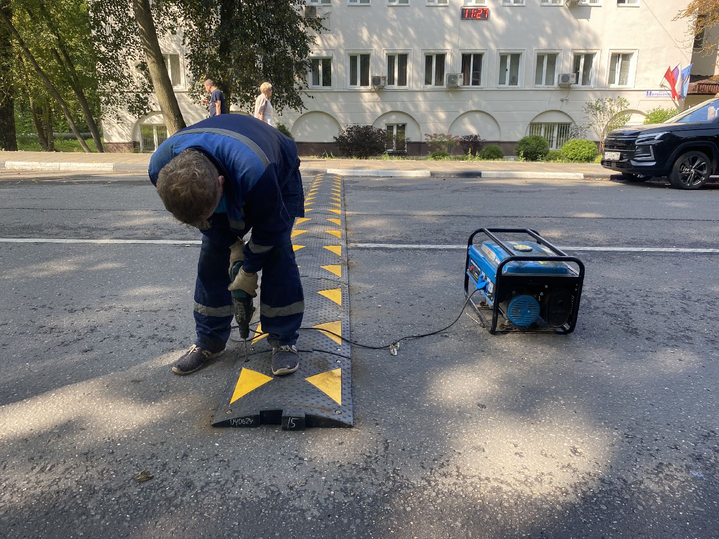 безопасность на дорогах, безопасность детей, светофор у школы, барьерные ограждения, ИДН на дороге,