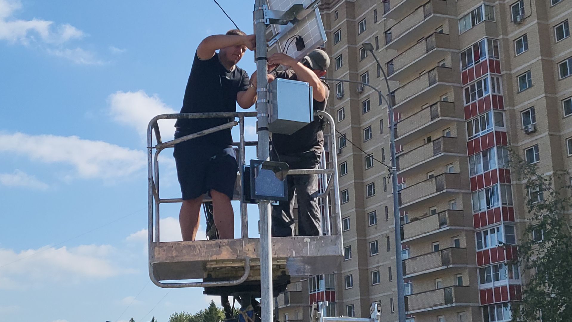 безопасность на дорогах, безопасность детей, светофор у школы, барьерные ограждения, ИДН на дороге,