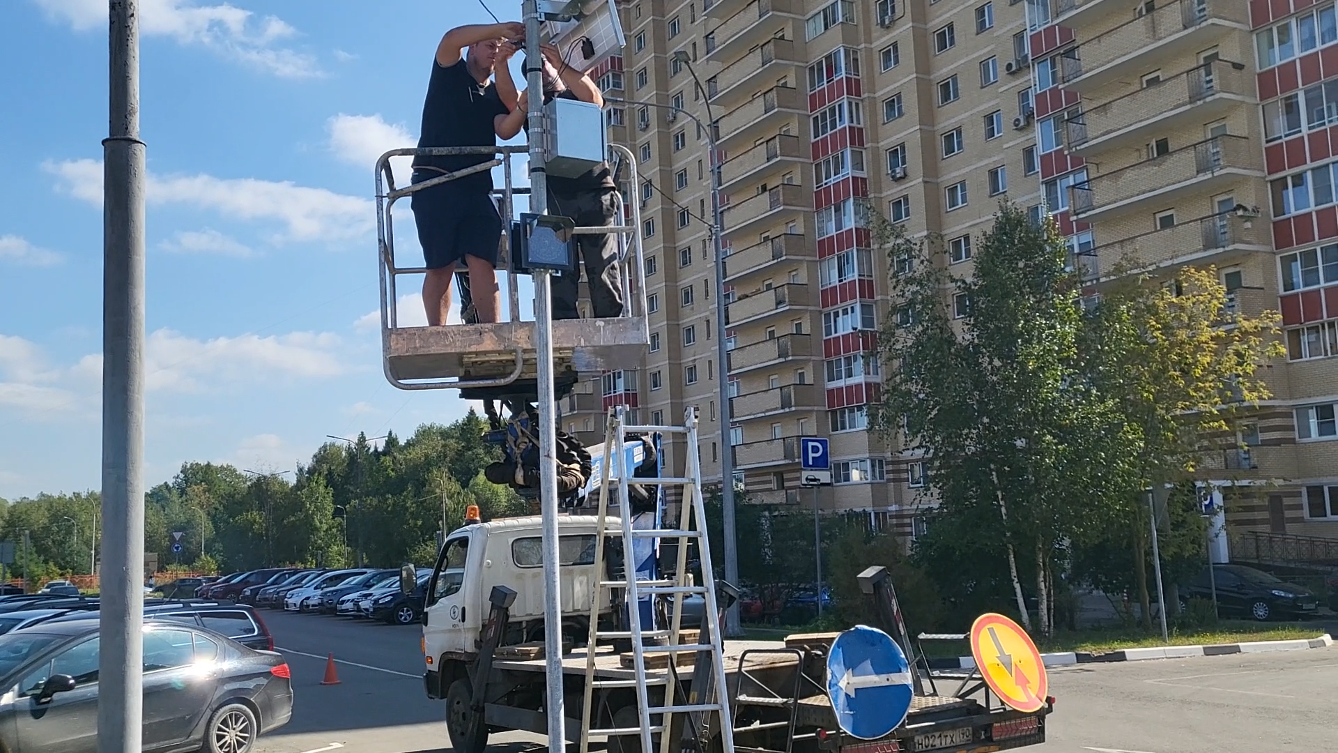 безопасность на дорогах, безопасность детей, светофор у школы, барьерные ограждения, ИДН на дороге,