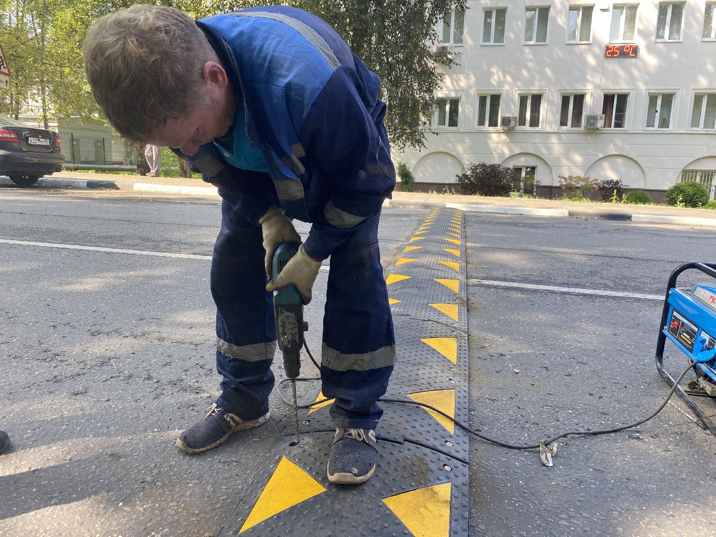 безопасность на дорогах, безопасность детей, светофор у школы, барьерные ограждения, ИДН на дороге,