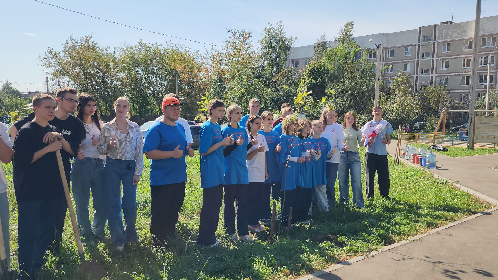 серпухов, волонтеры, день города, поселок большевик, посадка деревьев,