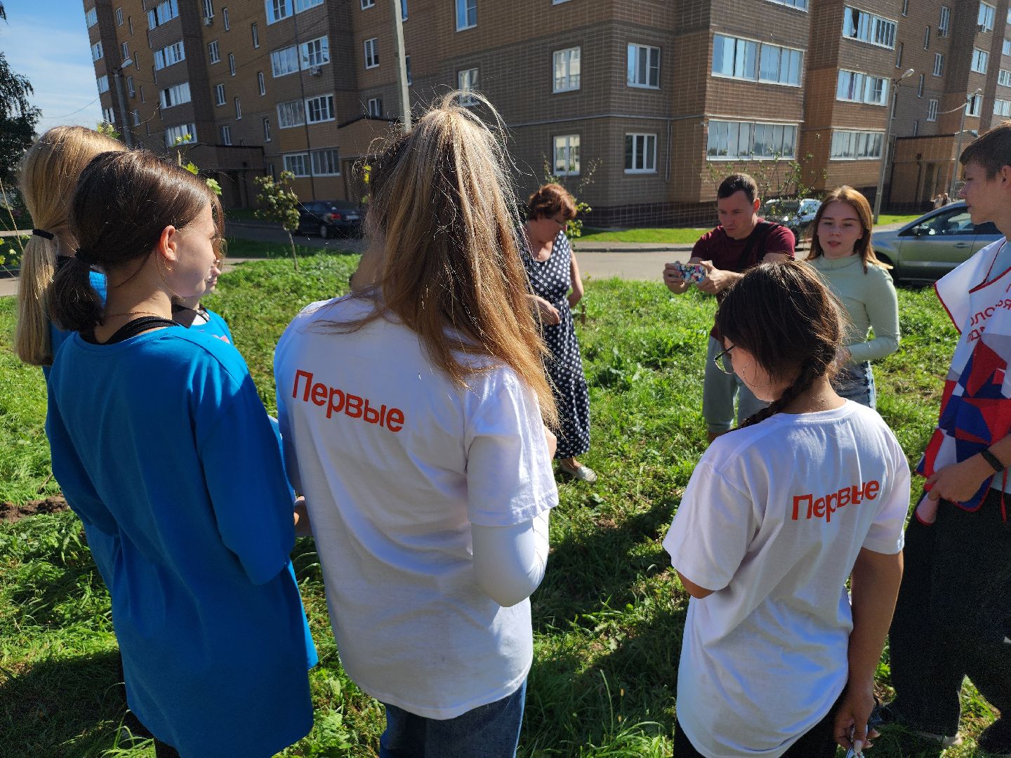 серпухов, волонтеры, день города, поселок большевик, посадка деревьев,