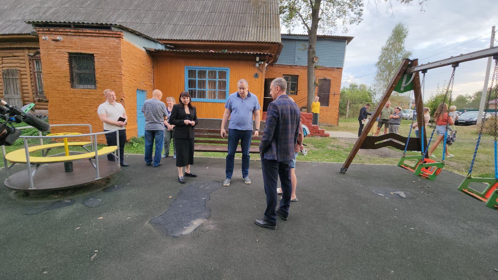 серпухов, деревня лужки, выездная администрация, детская площадка, сельский клуб,