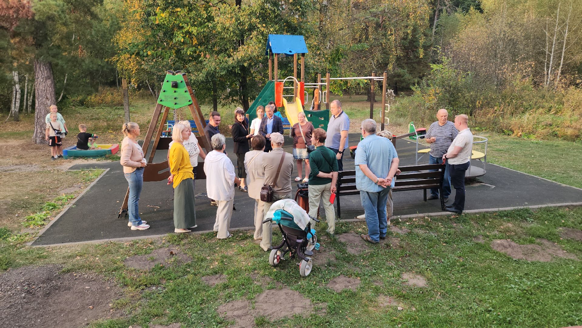 серпухов, деревня лужки, выездная администрация, детская площадка, сельский клуб,