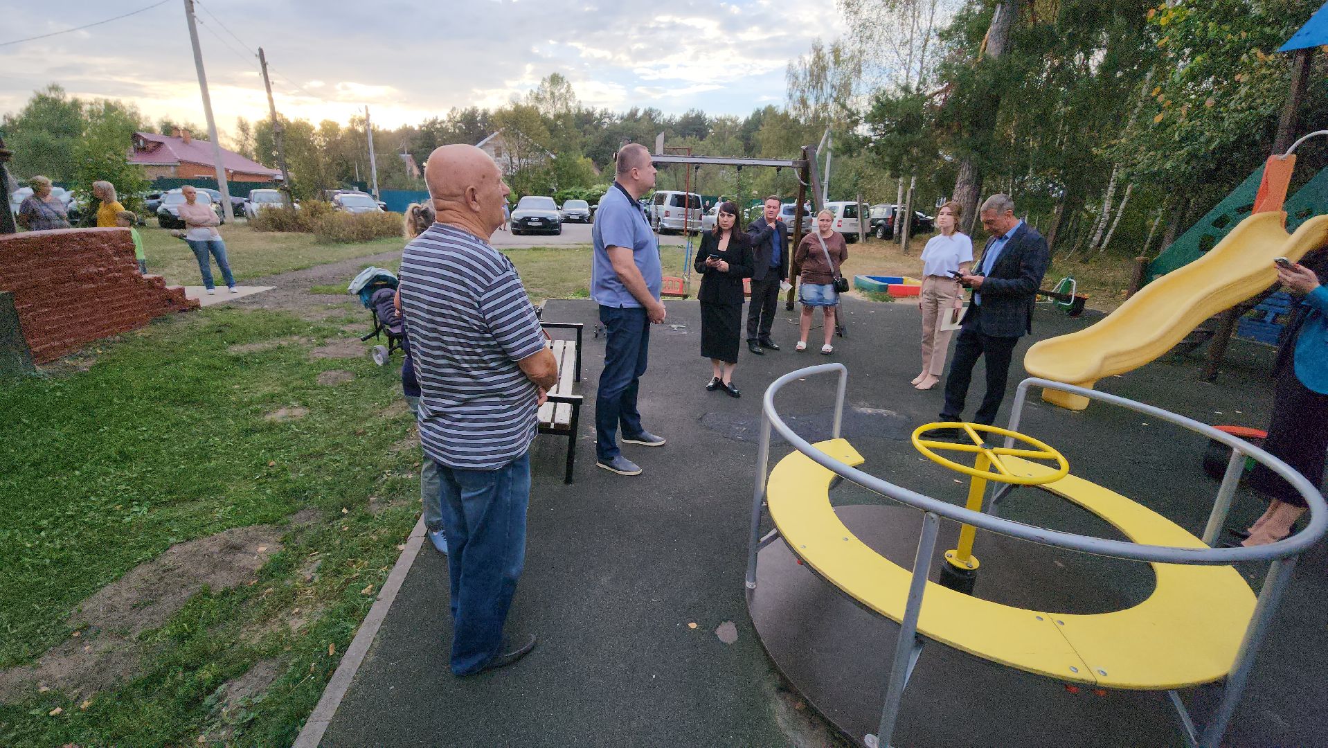 серпухов, деревня лужки, выездная администрация, детская площадка, сельский клуб,
