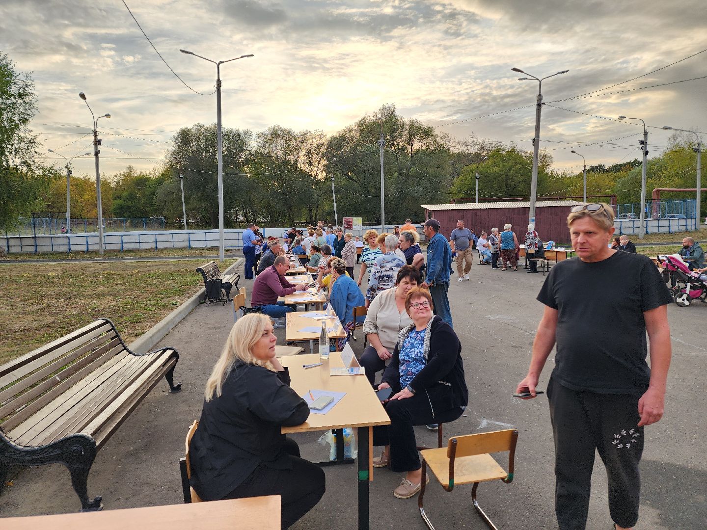 Чехов, поселок Васькино, выездная администрация, встреча с жителями, обращения жителей, Елена Валяева, многодетная мама, жильё, земельные участки, освещение, пешеходный переход, электроснабжение, контейнерная площадка,