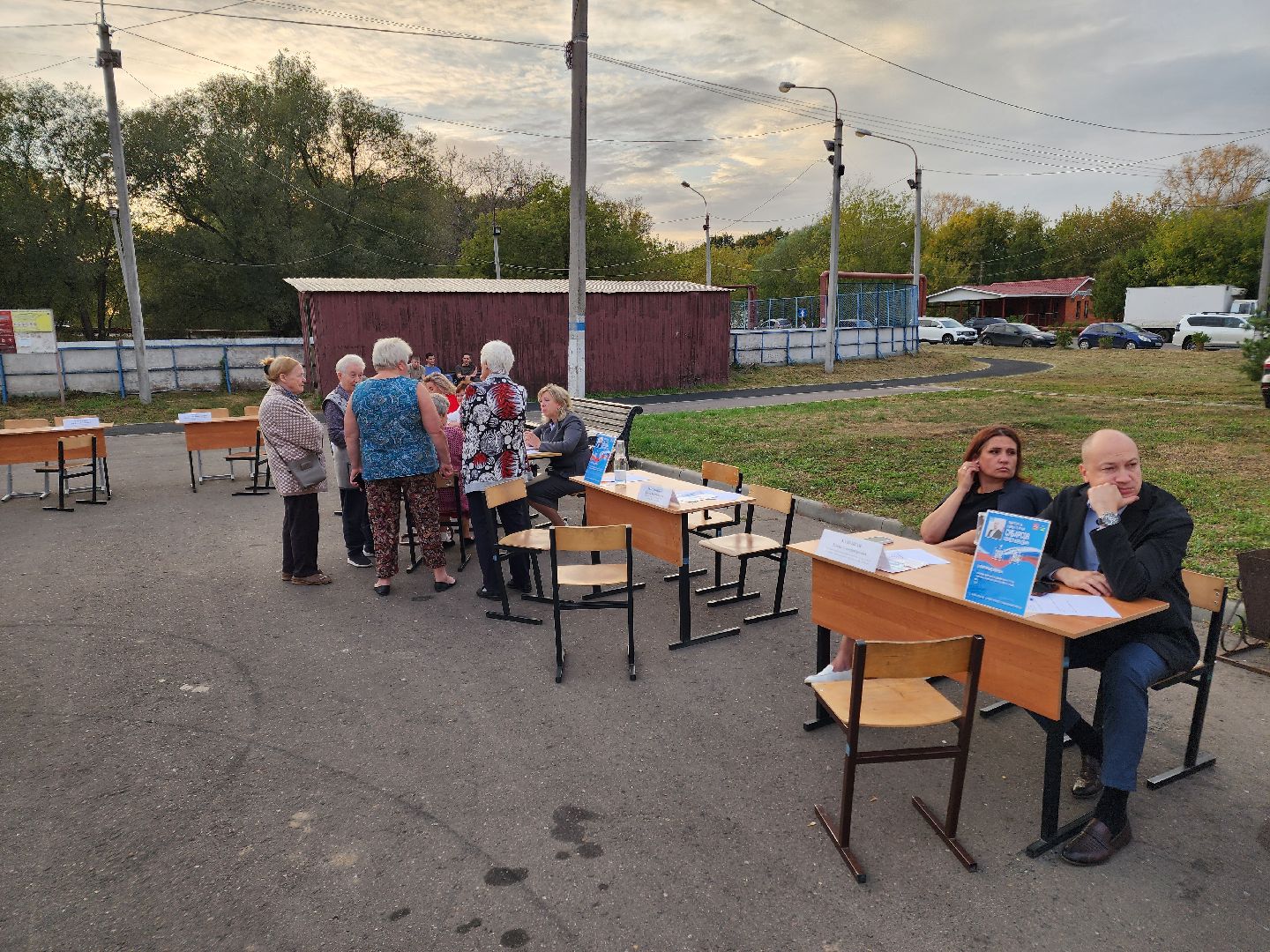 Чехов, поселок Васькино, выездная администрация, встреча с жителями, обращения жителей, Елена Валяева, многодетная мама, жильё, земельные участки, освещение, пешеходный переход, электроснабжение, контейнерная площадка,