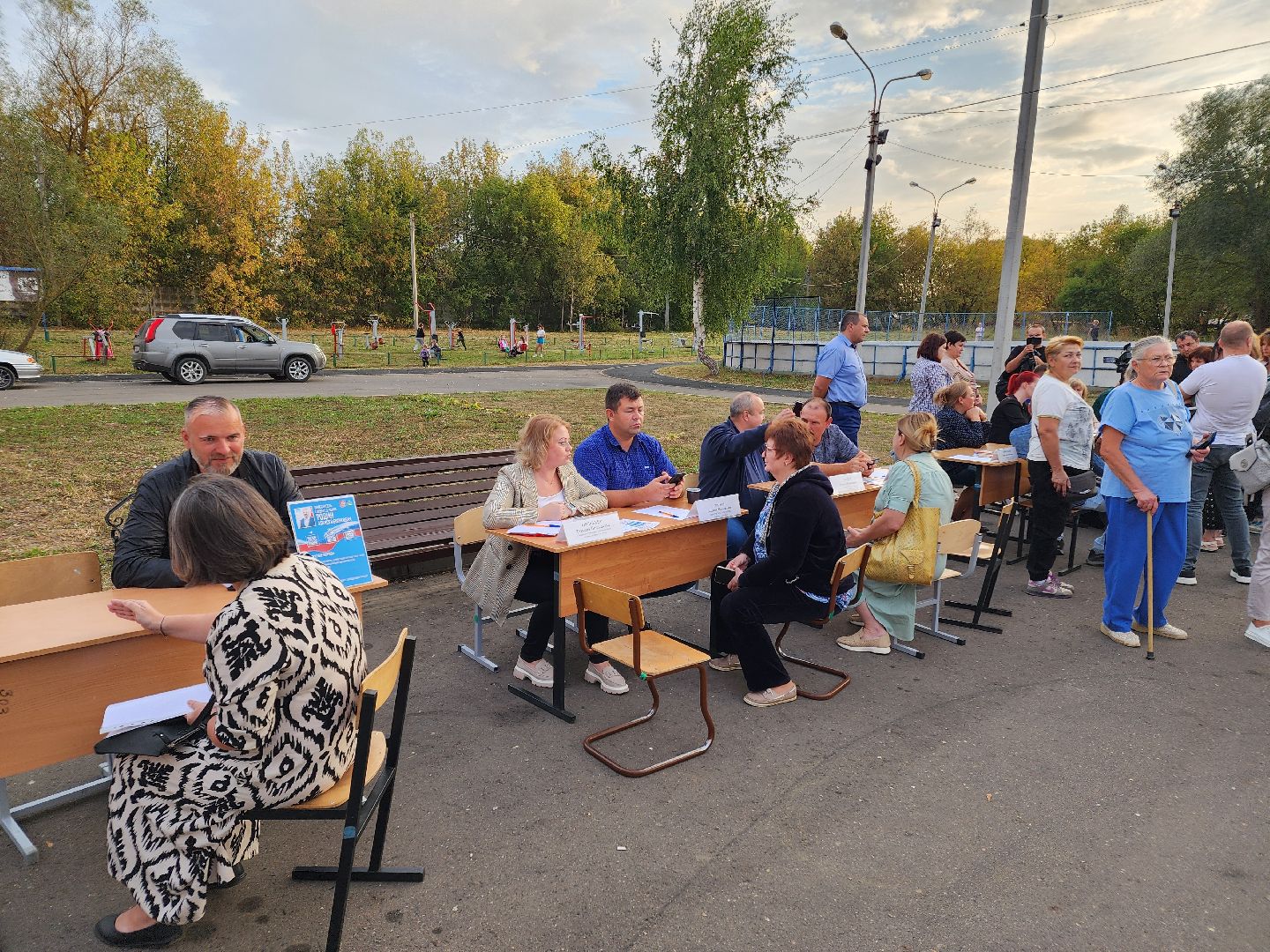 Чехов, поселок Васькино, выездная администрация, встреча с жителями, обращения жителей, Елена Валяева, многодетная мама, жильё, земельные участки, освещение, пешеходный переход, электроснабжение, контейнерная площадка,