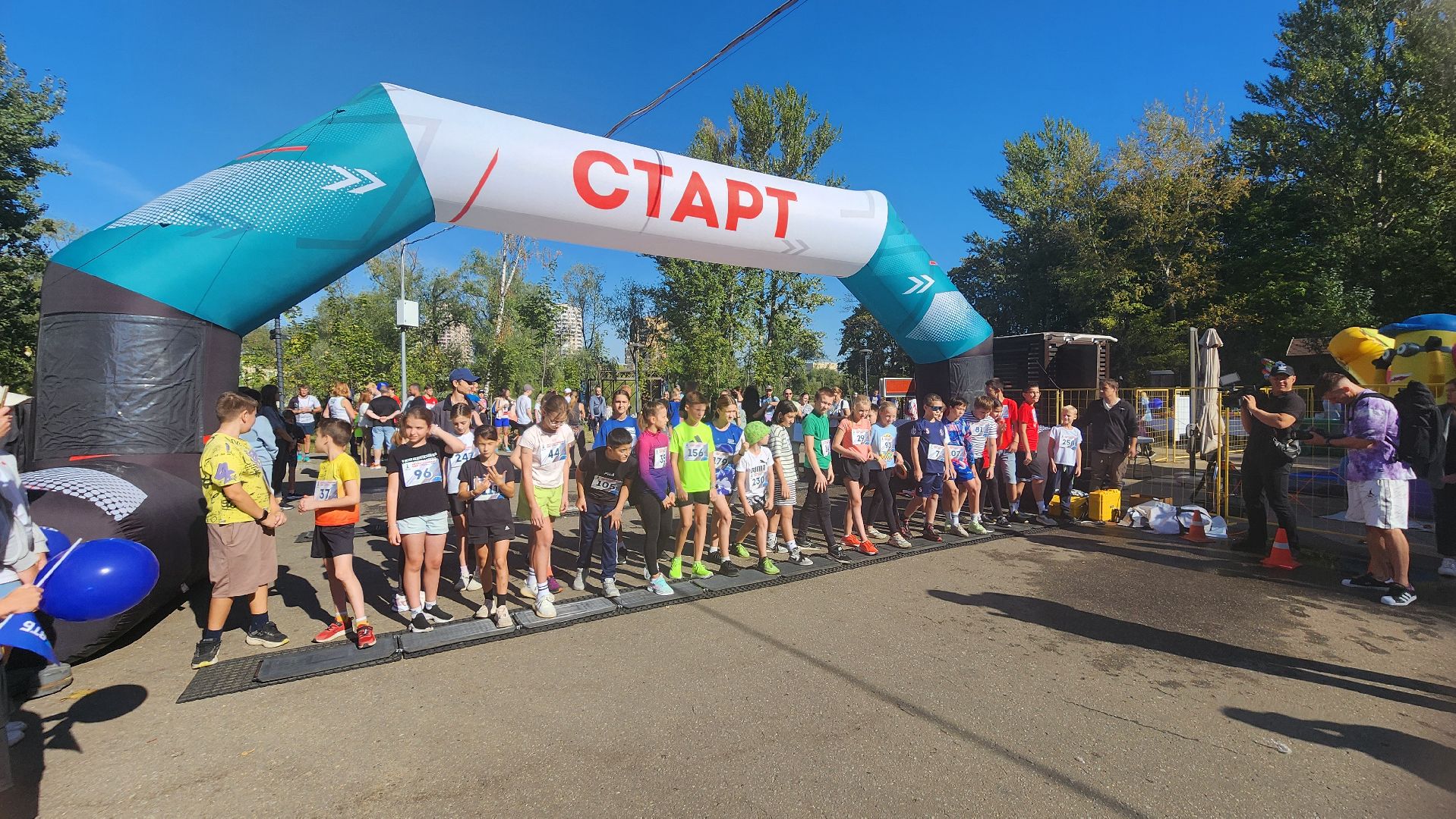 Реутов, спорт, реутов бежит, забег, фабричный пруд, день города, праздник,