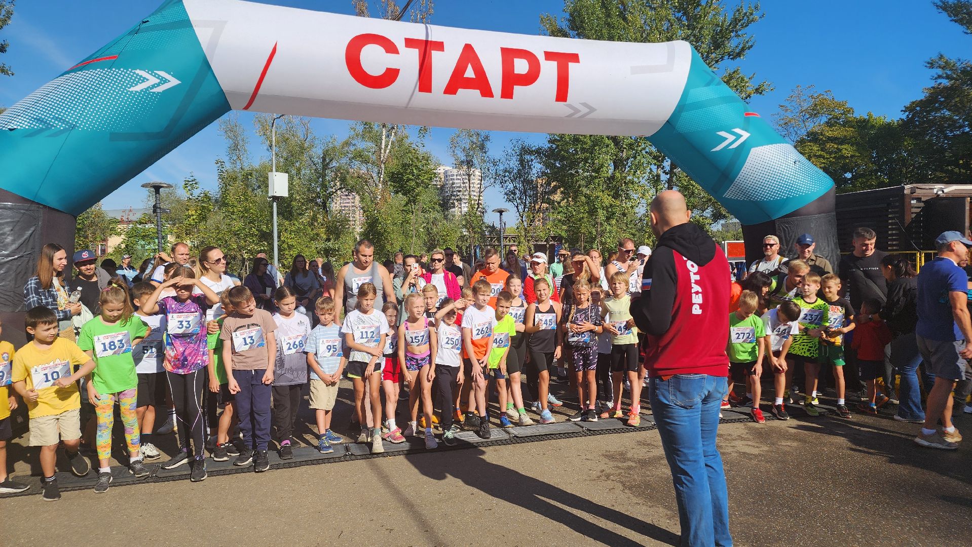 Реутов, спорт, реутов бежит, забег, фабричный пруд, день города, праздник,