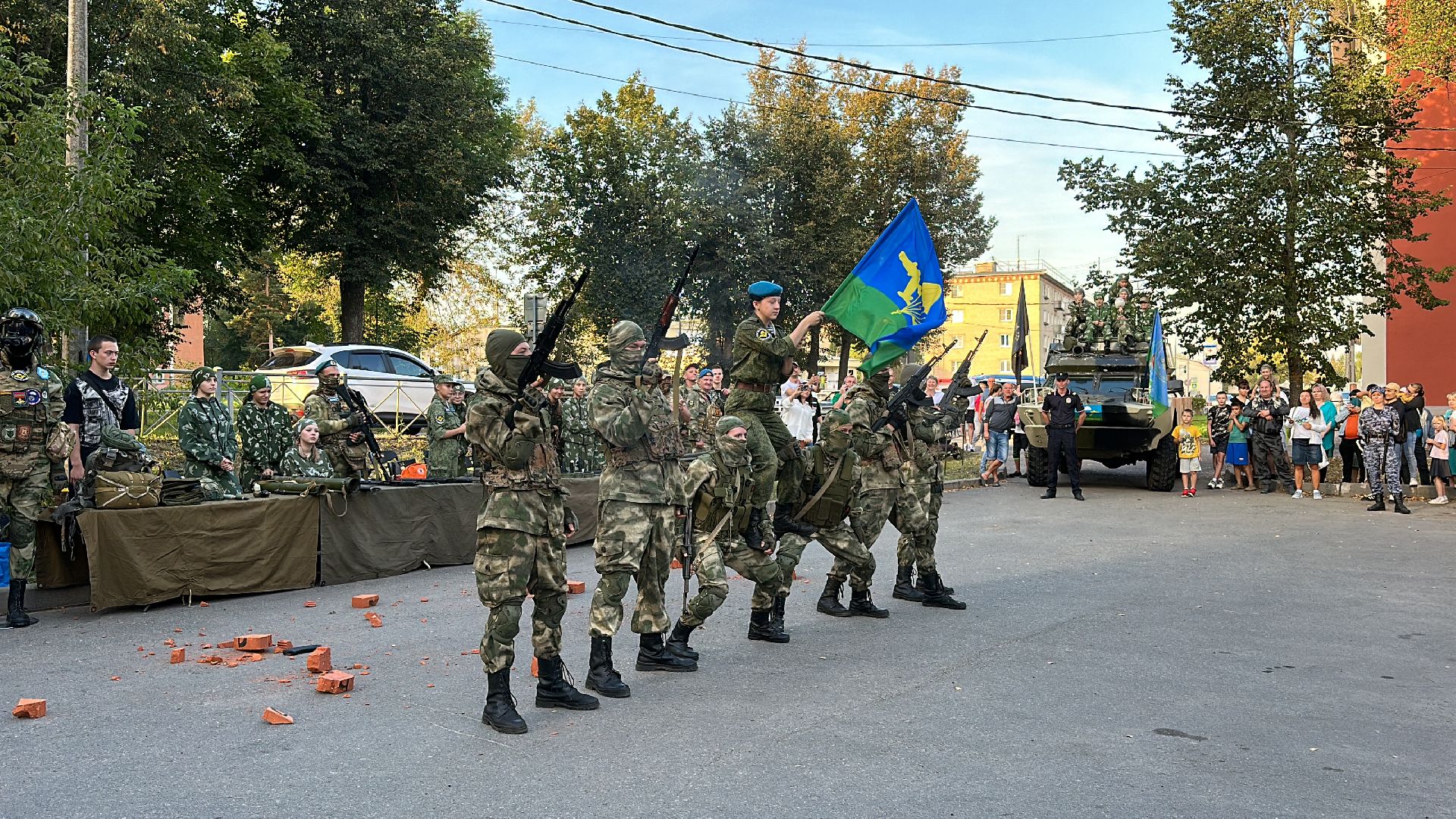 Клин, общество, выставка, вооружение,