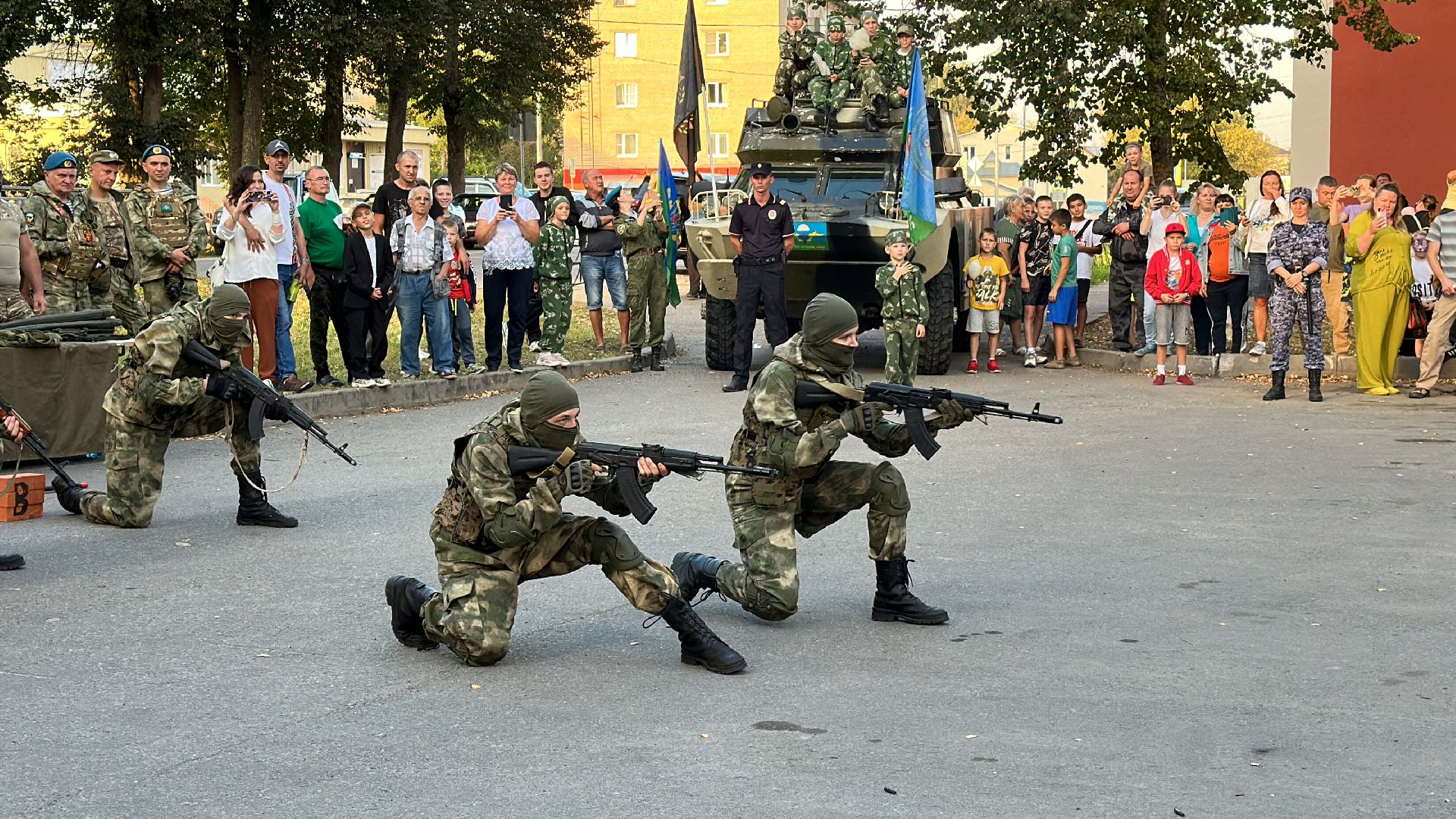 Клин, общество, выставка, вооружение,