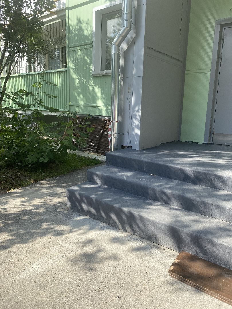 Мой подъезд, ремонт подъездов мкд, заозерный Власиха, замена ступеней, композитные накладки на ступени,