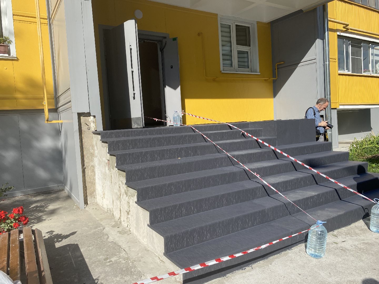 Мой подъезд, ремонт подъездов мкд, заозерный Власиха, замена ступеней, композитные накладки на ступени,