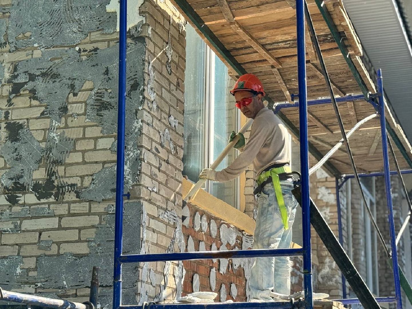 капитальный ремонт школы, фасадные работы, демонтаж, бригада, городской округ восход,