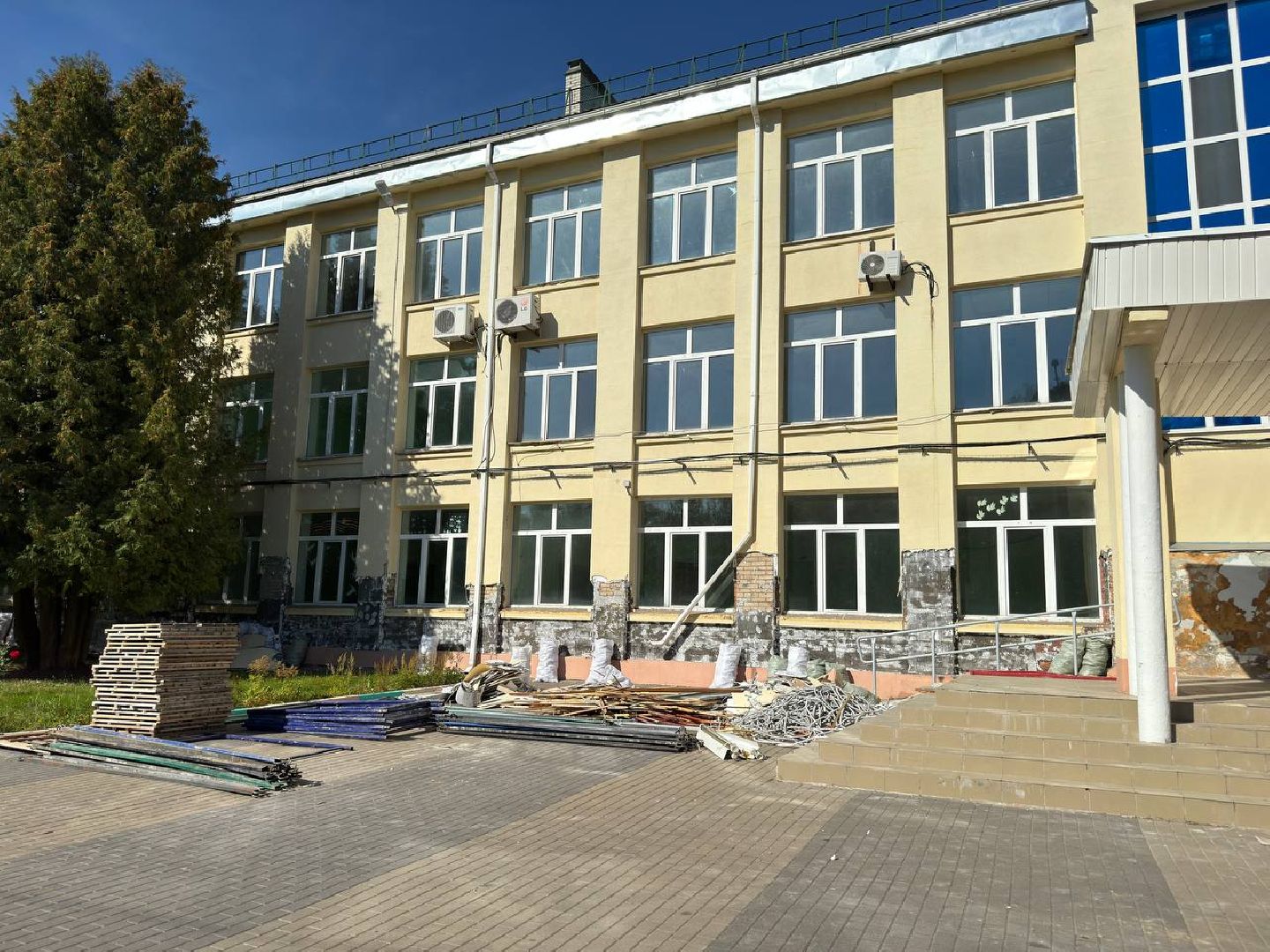 капитальный ремонт школы, фасадные работы, демонтаж, бригада, городской округ восход,